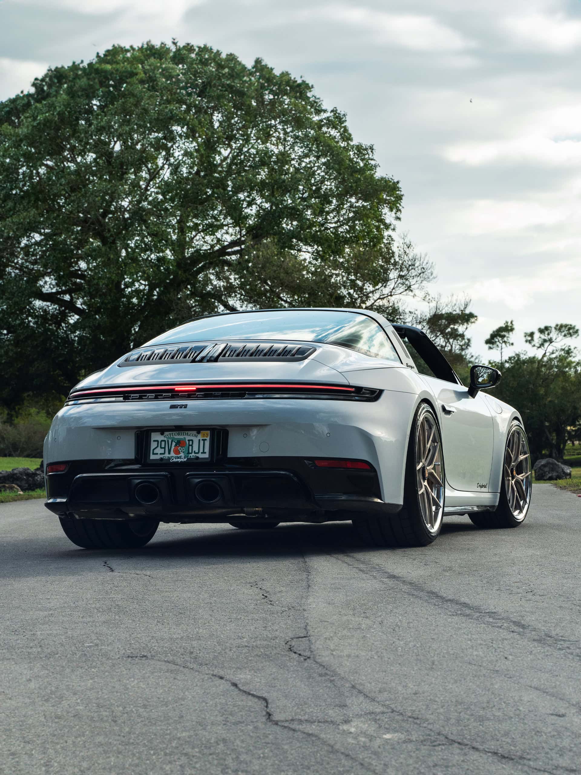 Porsche 992.2 GTS | Ice Gray Metallic | on HRE S101SC | Satin White Gold