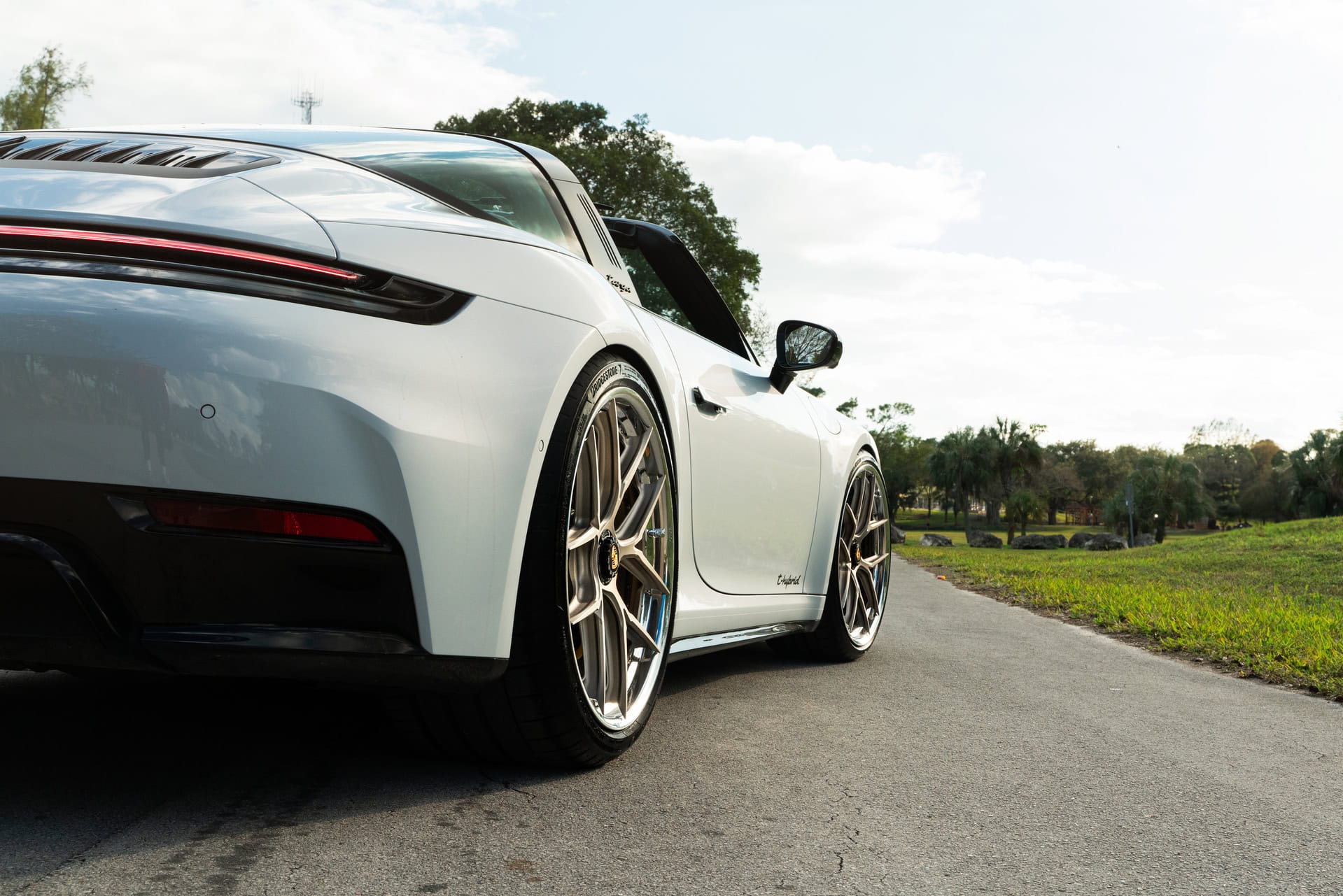 Porsche 992.2 GTS | Ice Gray Metallic | on HRE S101SC | Satin White Gold