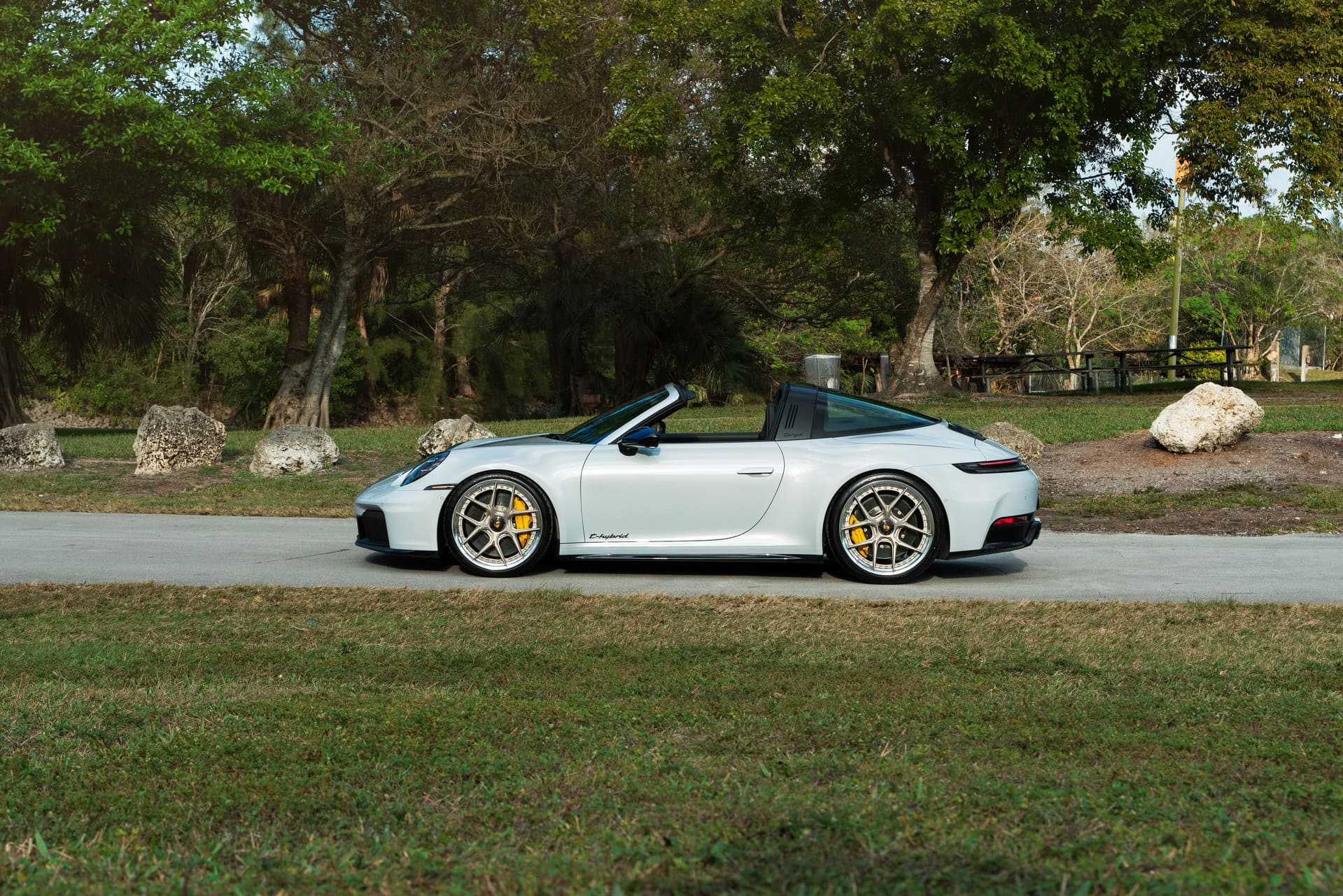 Porsche 992.2 GTS | Ice Gray Metallic | on HRE S101SC | Satin White Gold