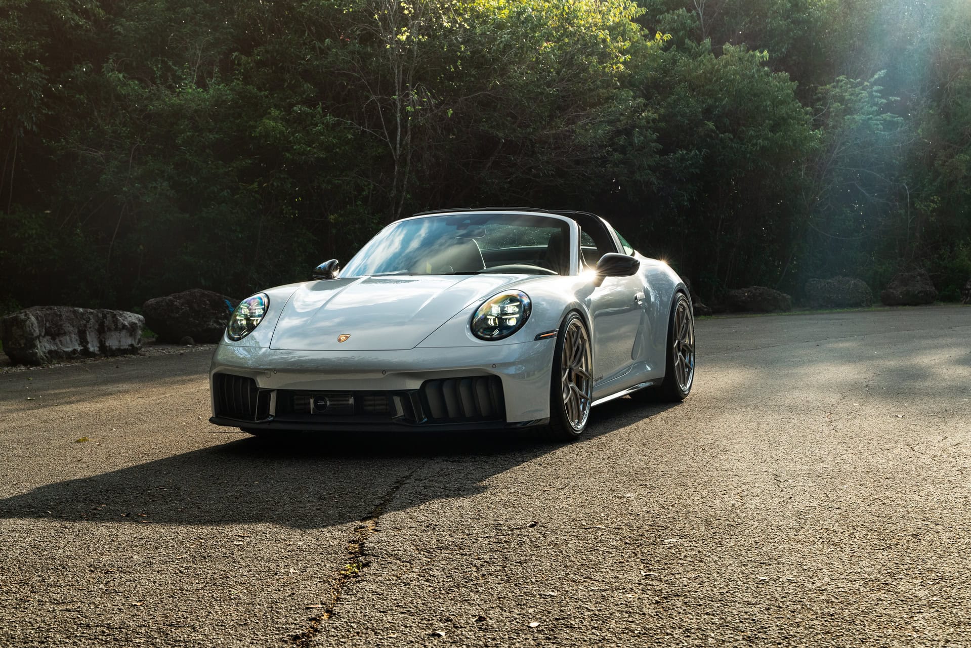 Porsche 992.2 GTS | Ice Gray Metallic | on HRE S101SC | Satin White Gold