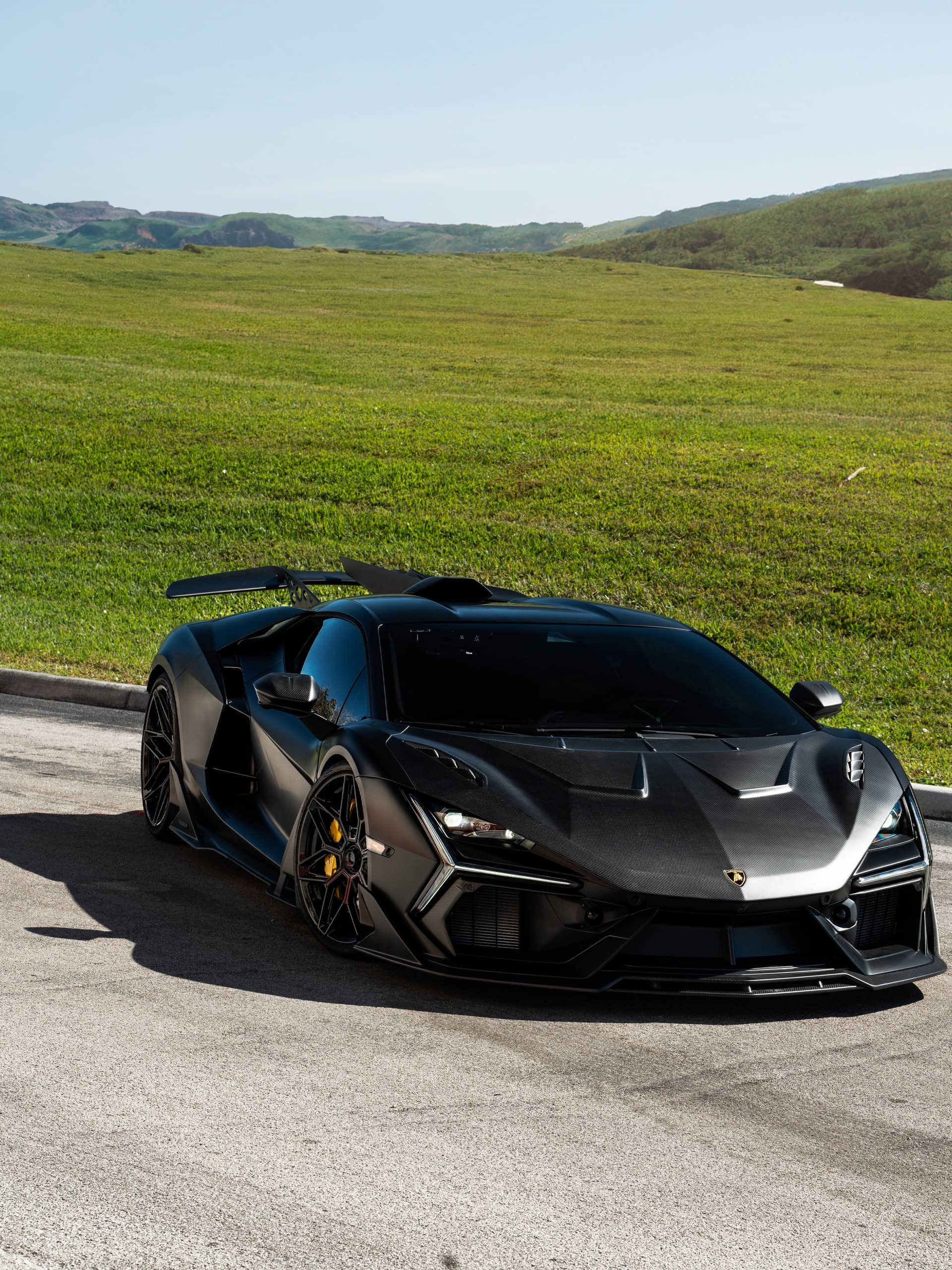 Duke Dynamics Revuelto | Nero | on Vossen S21-08 Wheels | Gloss Black