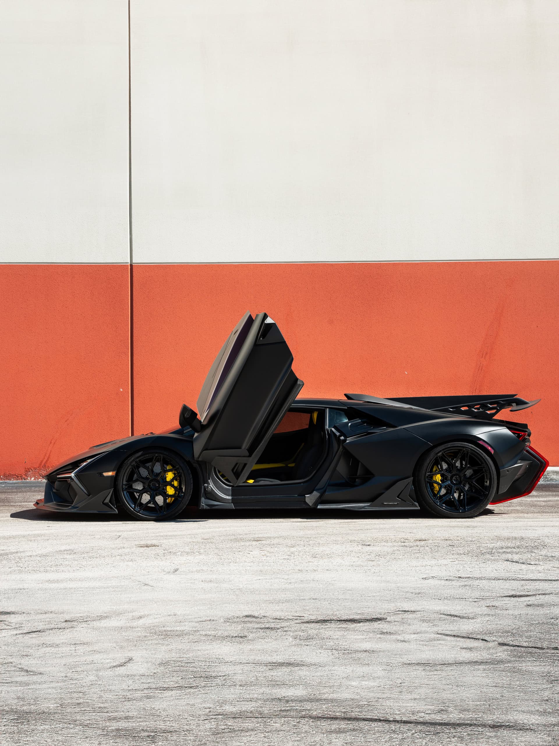 Duke Dynamics Revuelto | Nero | on Vossen S21-08 Wheels | Gloss Black