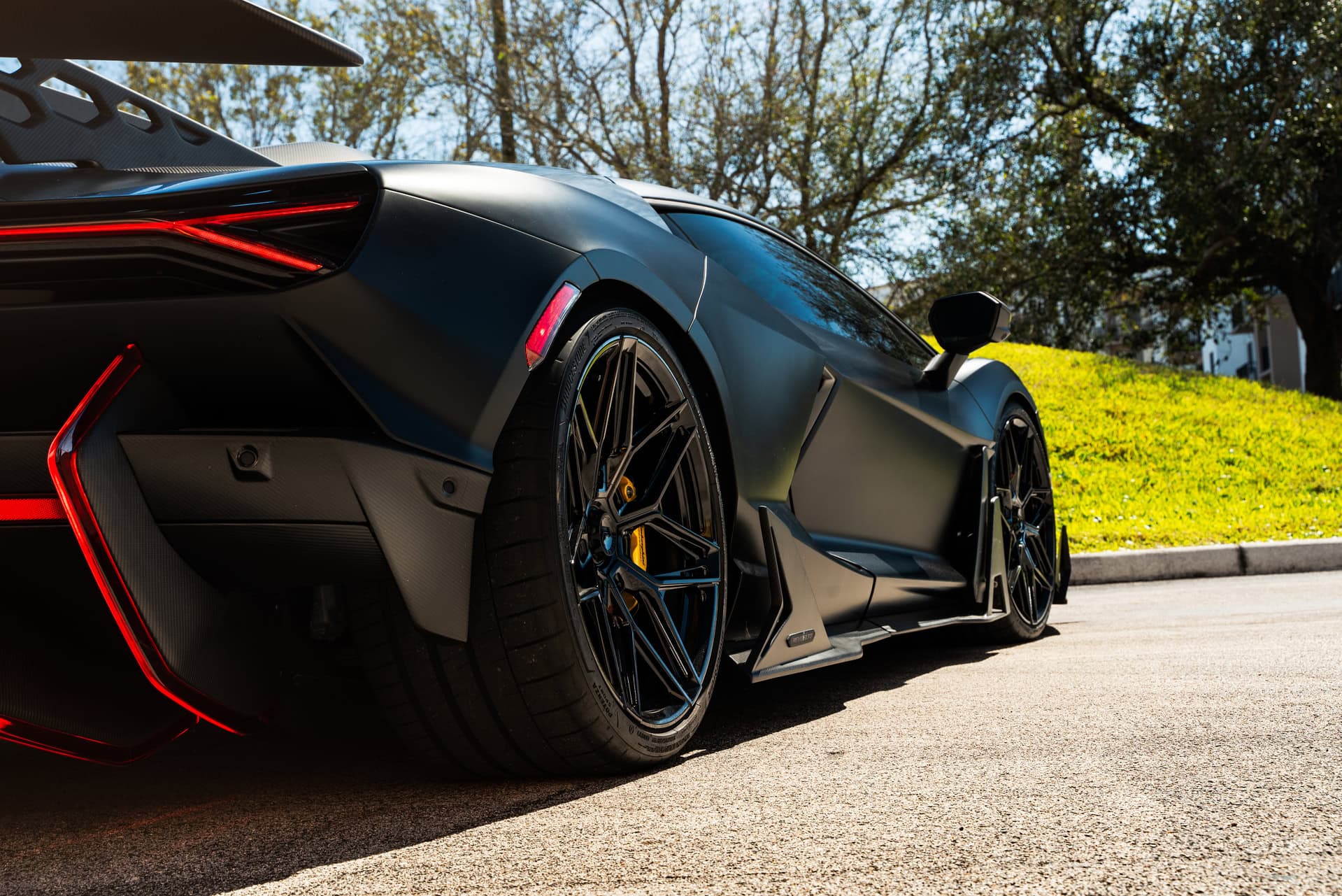 Duke Dynamics Revuelto | Nero | on Vossen S21-08 Wheels | Gloss Black