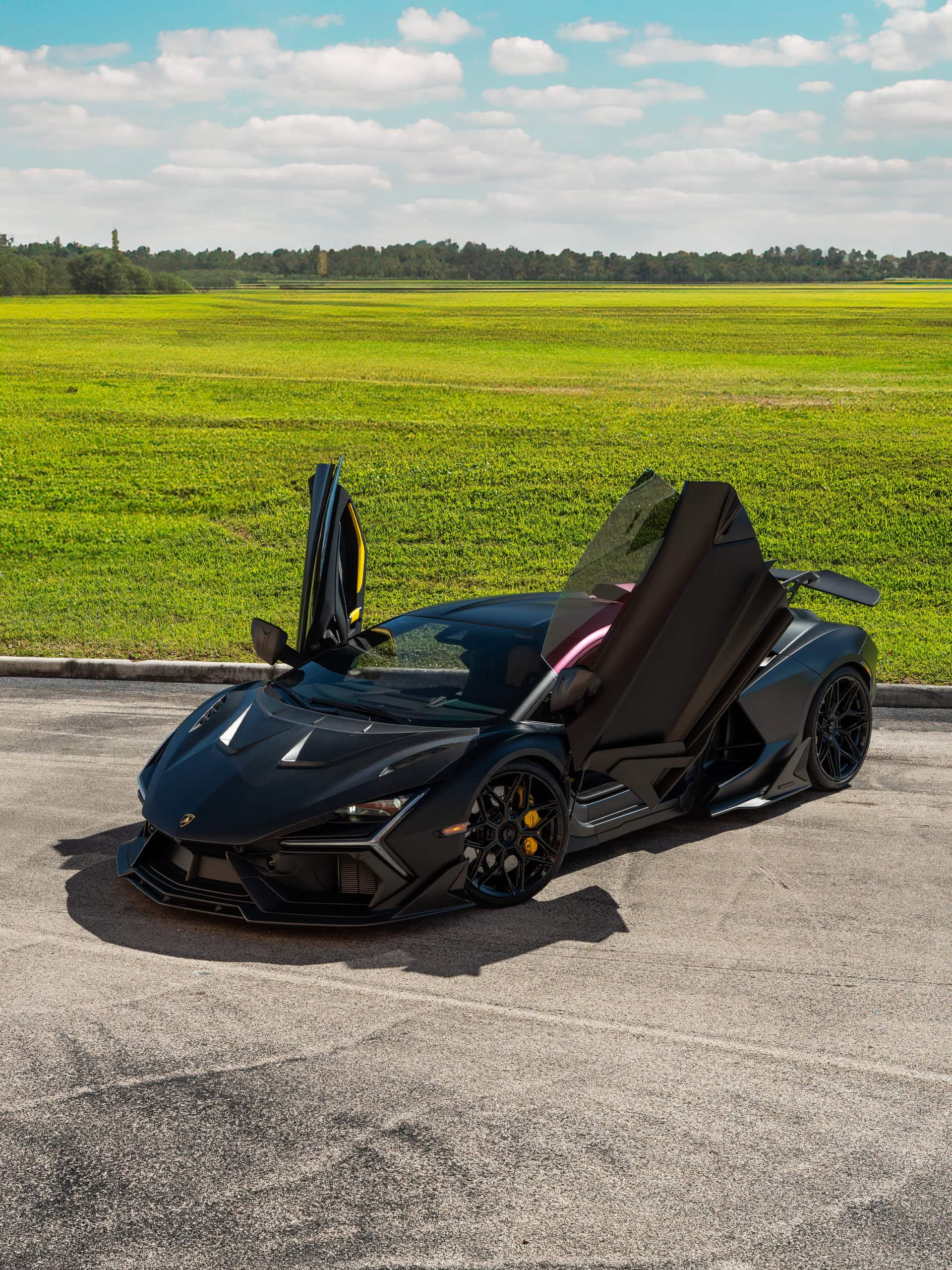 Duke Dynamics Revuelto | Nero | on Vossen S21-08 Wheels | Gloss Black