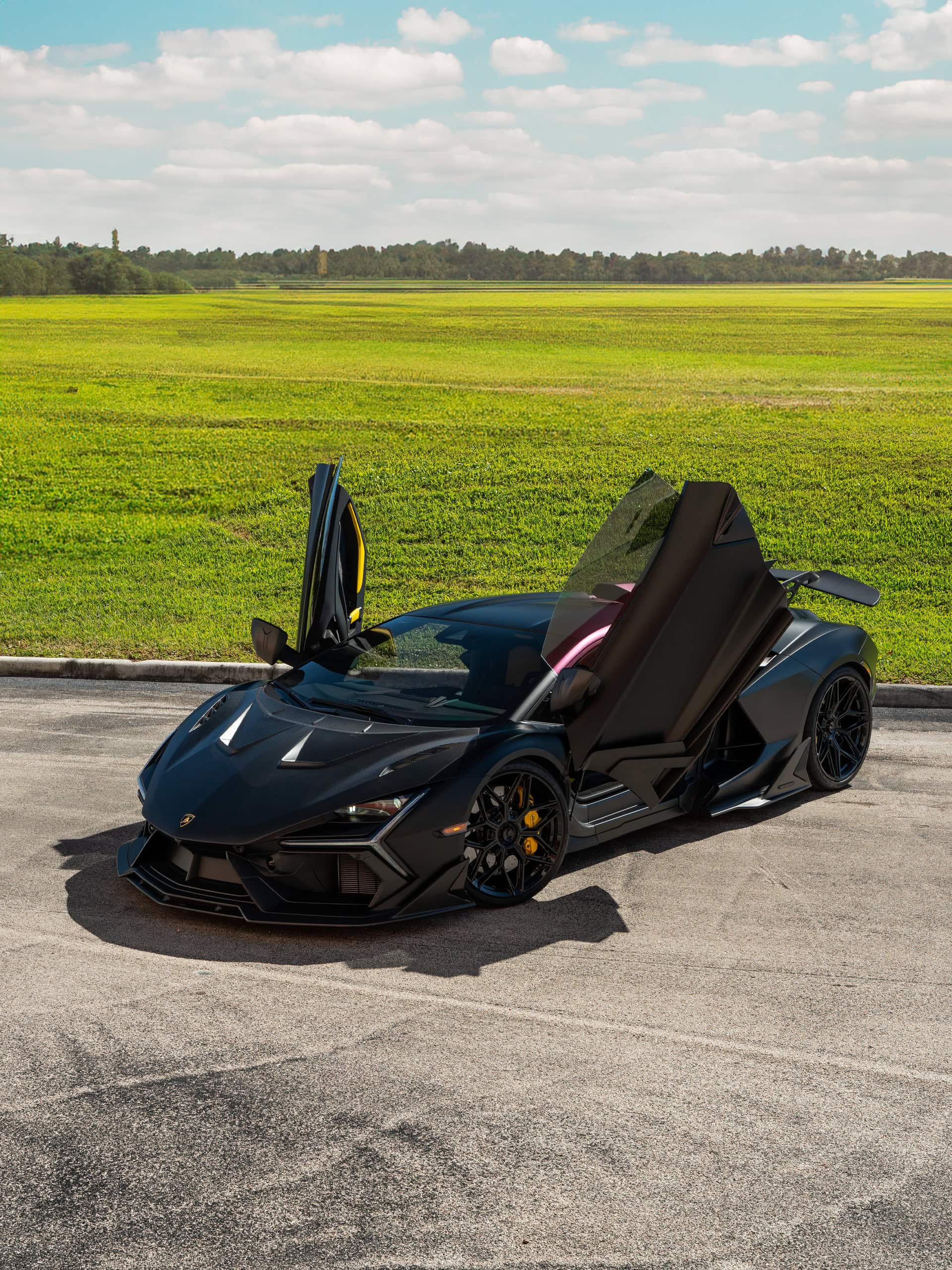 Duke Dynamics Revuelto | Nero | on Vossen S21-08 Wheels | Gloss Black