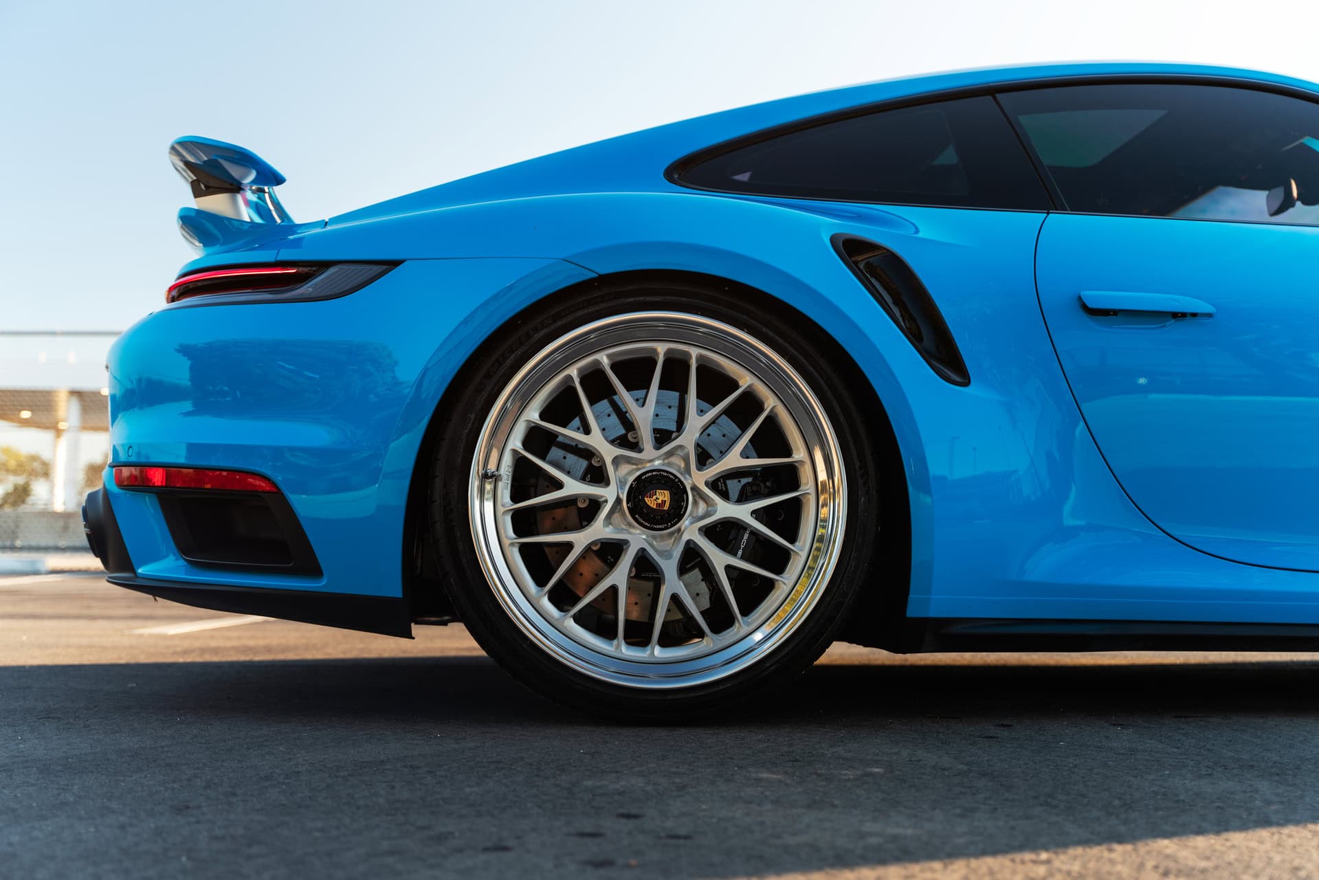 Porsche 992.1 Turbo S | Riviera Blue| on HRE 520 FMR | Brushed Clear
