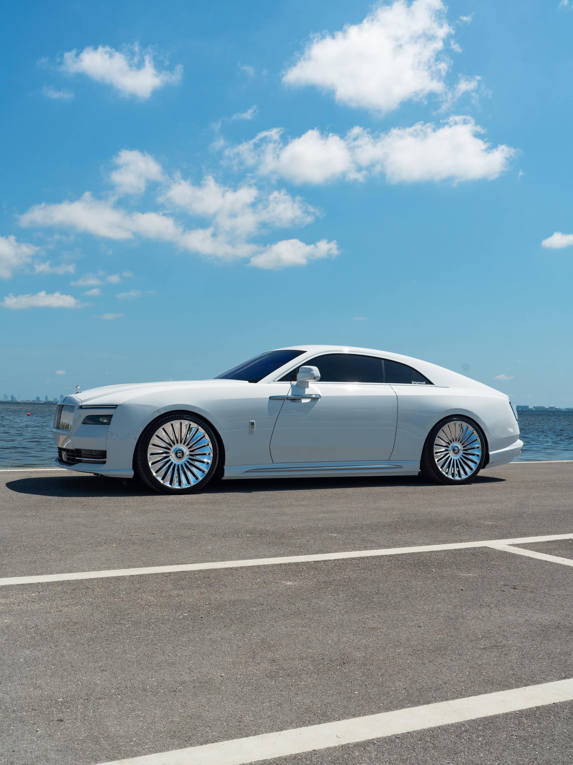 Rolls-Royce Spectre | English White | on 1886 G100 | Brushed Clear