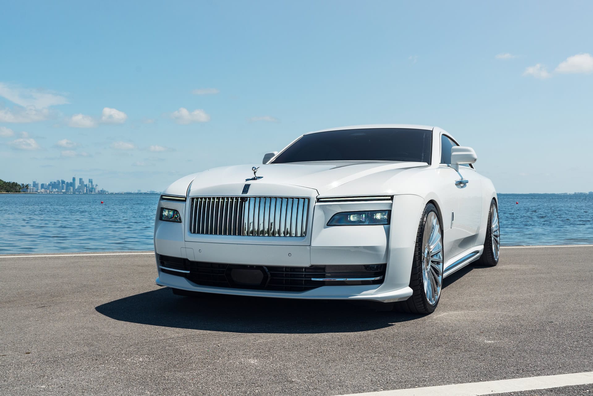 Rolls-Royce Spectre | English White | on 1886 G100 | Brushed Clear