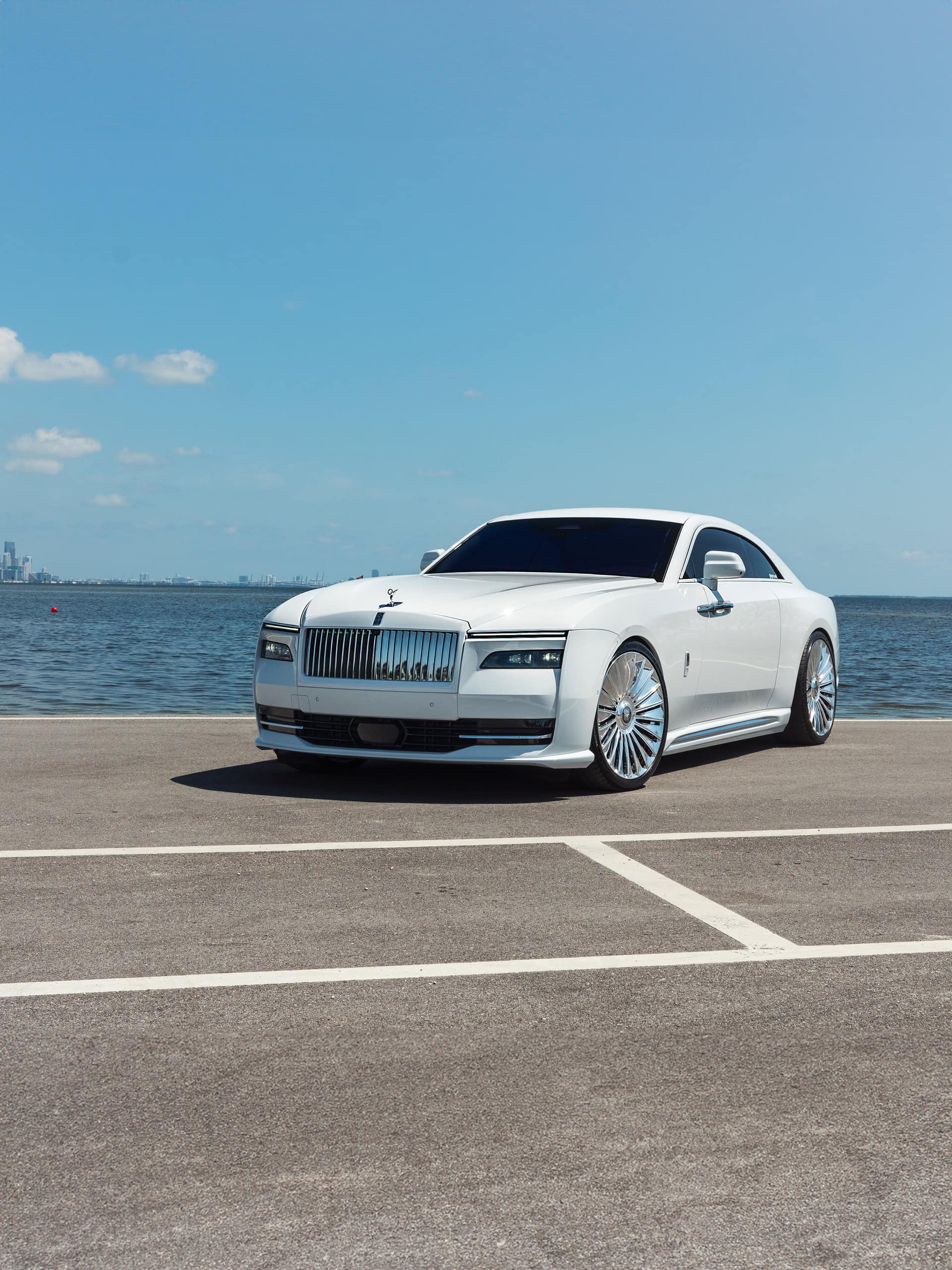 Rolls-Royce Spectre | English White | on 1886 G100 | Brushed Clear