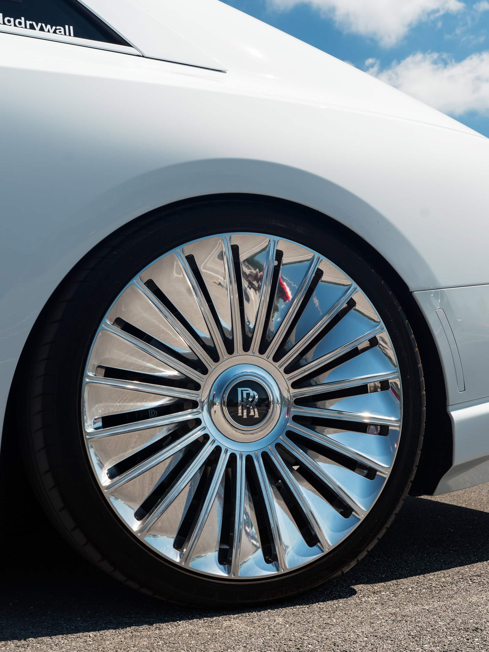 Rolls-Royce Spectre | English White | on 1886 G100 | Brushed Clear