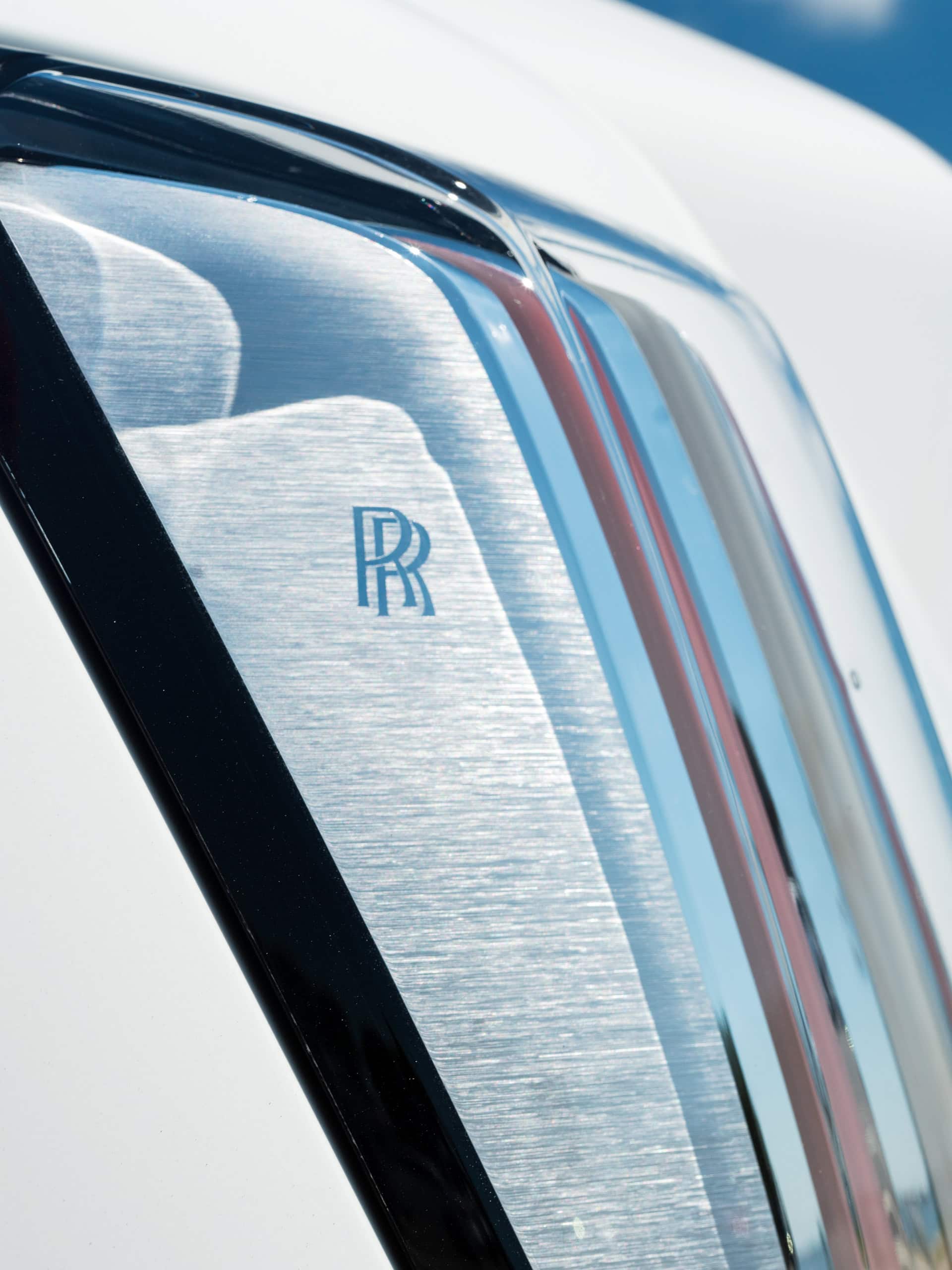 Rolls-Royce Spectre | English White | on 1886 G100 | Brushed Clear