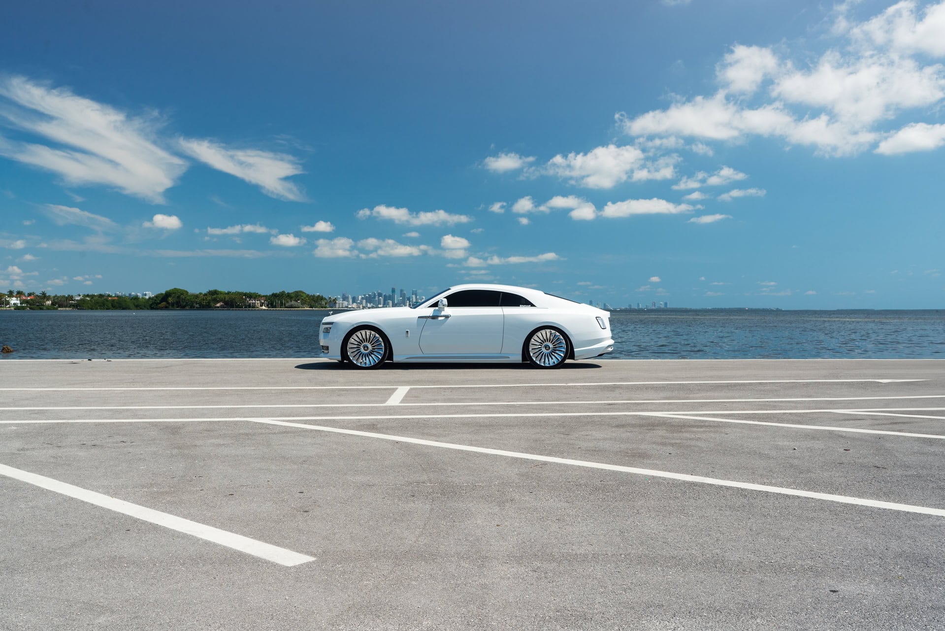 Rolls-Royce Spectre | English White | on 1886 G100 | Brushed Clear