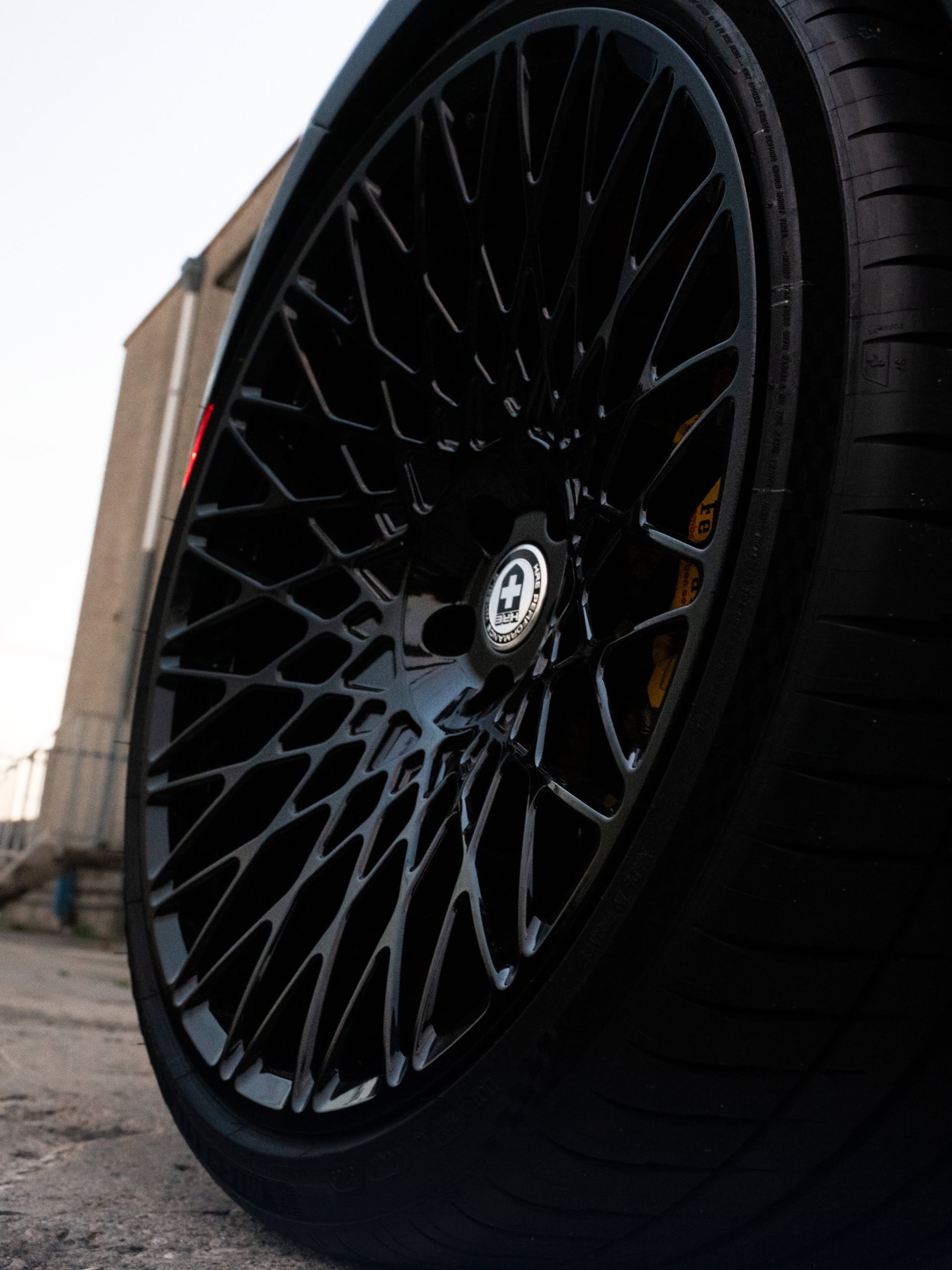 Ferrari SF90 | Nero | on HRE 501M | Gloss Black