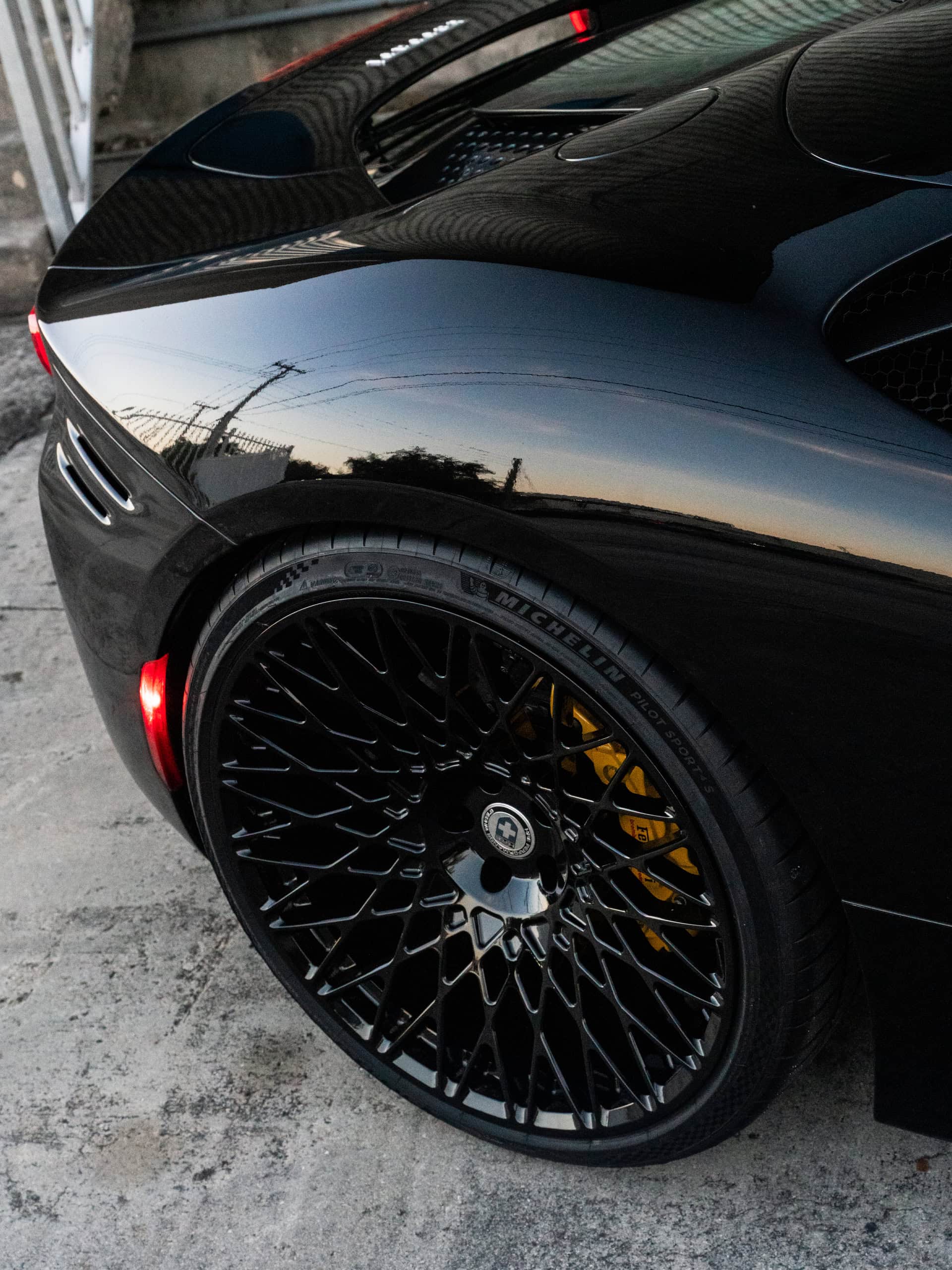 Ferrari SF90 | Nero | on HRE 501M | Gloss Black