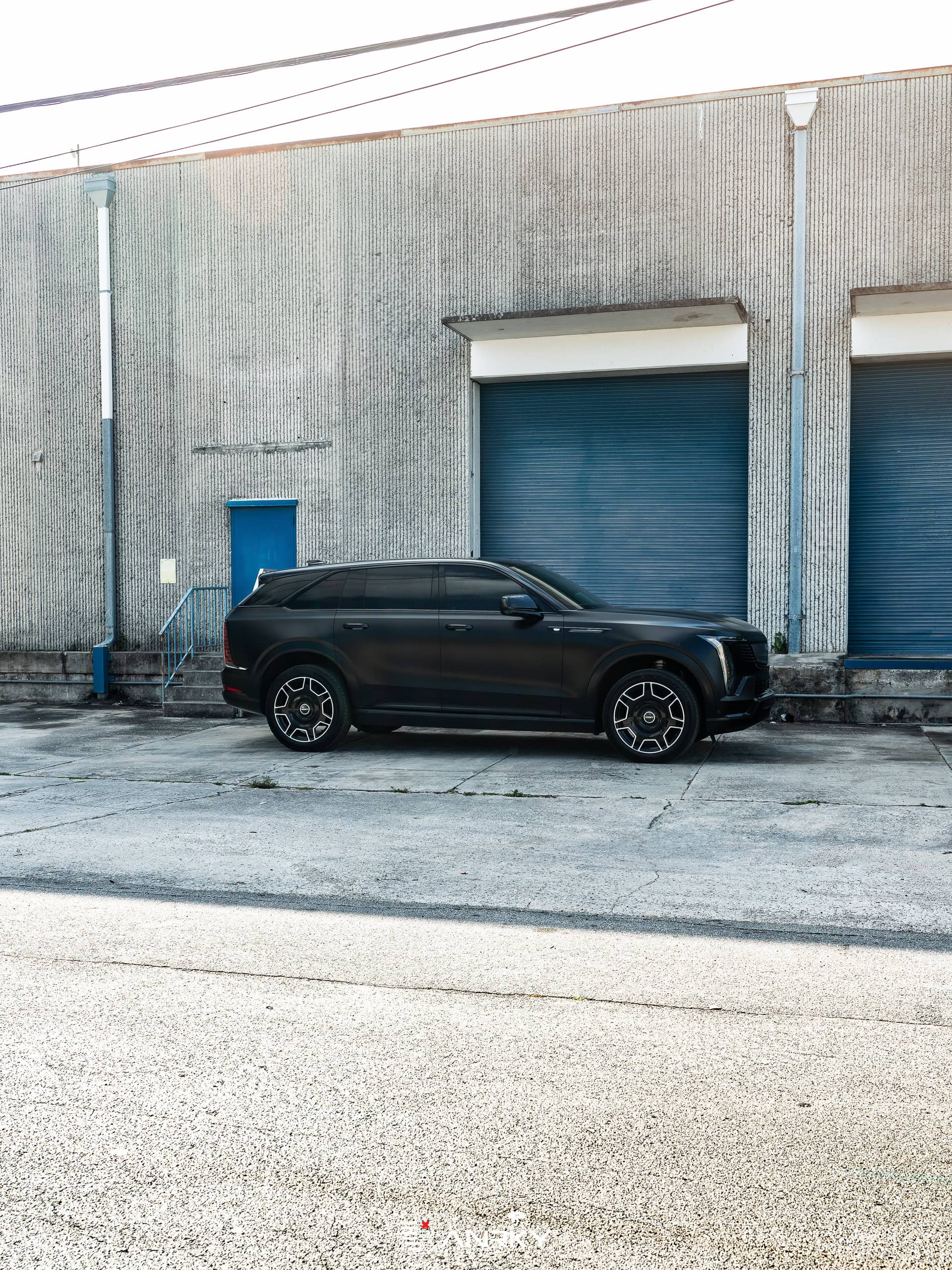 Cadillac Escalade iQ  | | on ANRKY RF-77 | Two Tone: Gloss Black Face + Brushed Windows 