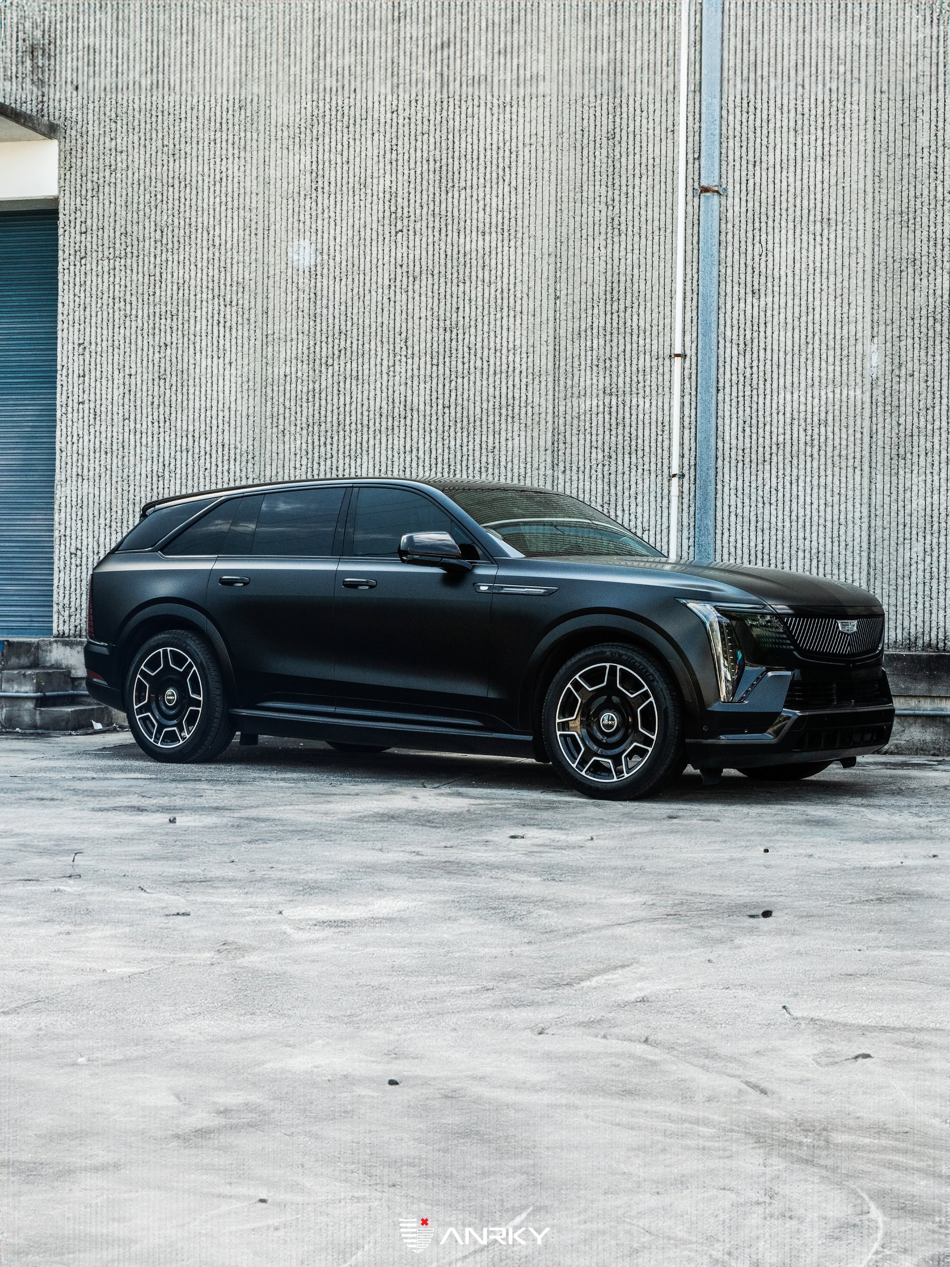Cadillac Escalade iQ  | | on ANRKY RF-77 | Two Tone: Gloss Black Face + Brushed Windows 