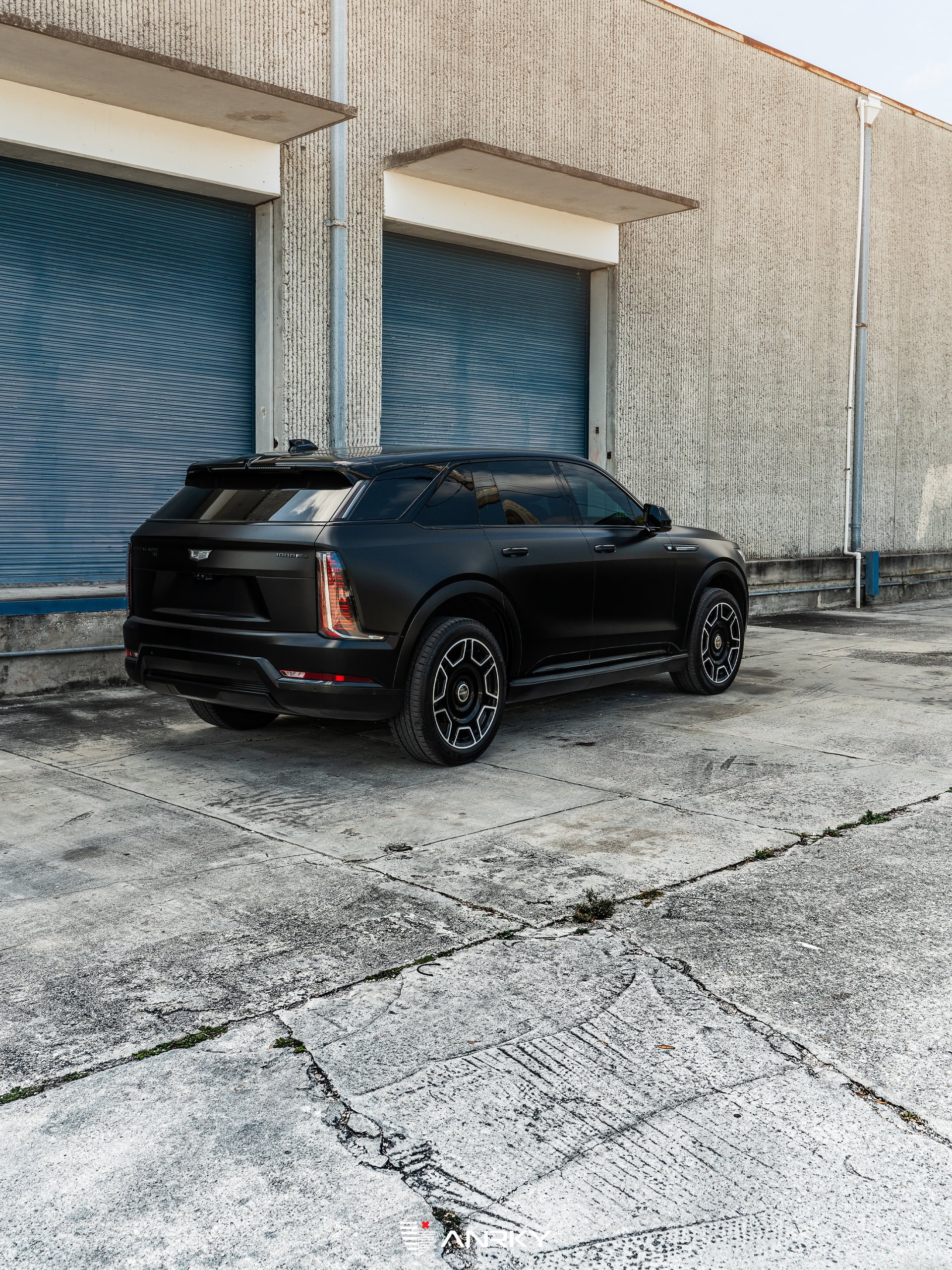 Cadillac Escalade iQ  | | on ANRKY RF-77 | Two Tone: Gloss Black Face + Brushed Windows 