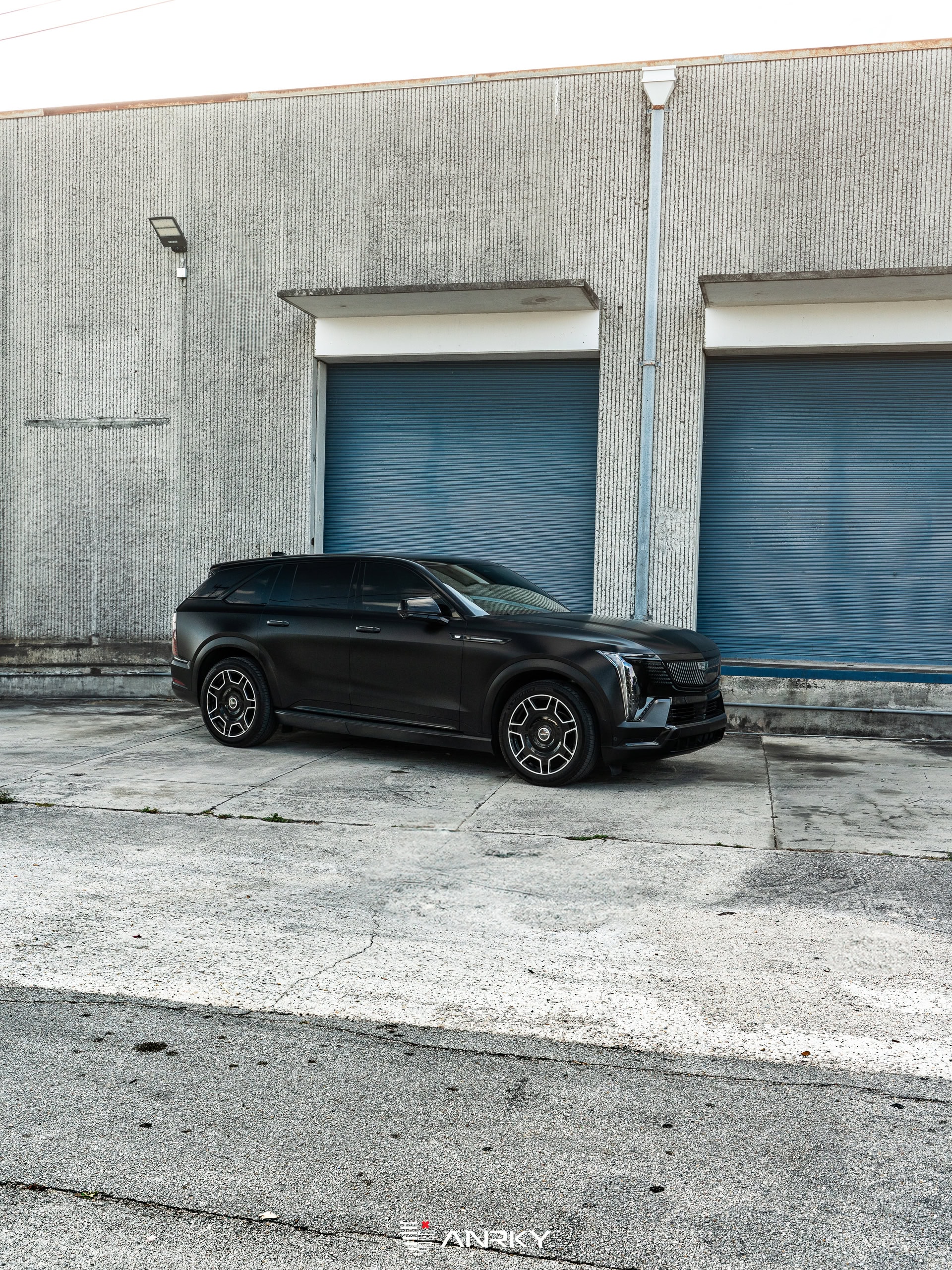 Cadillac Escalade iQ  | | on ANRKY RF-77 | Two Tone: Gloss Black Face + Brushed Windows 