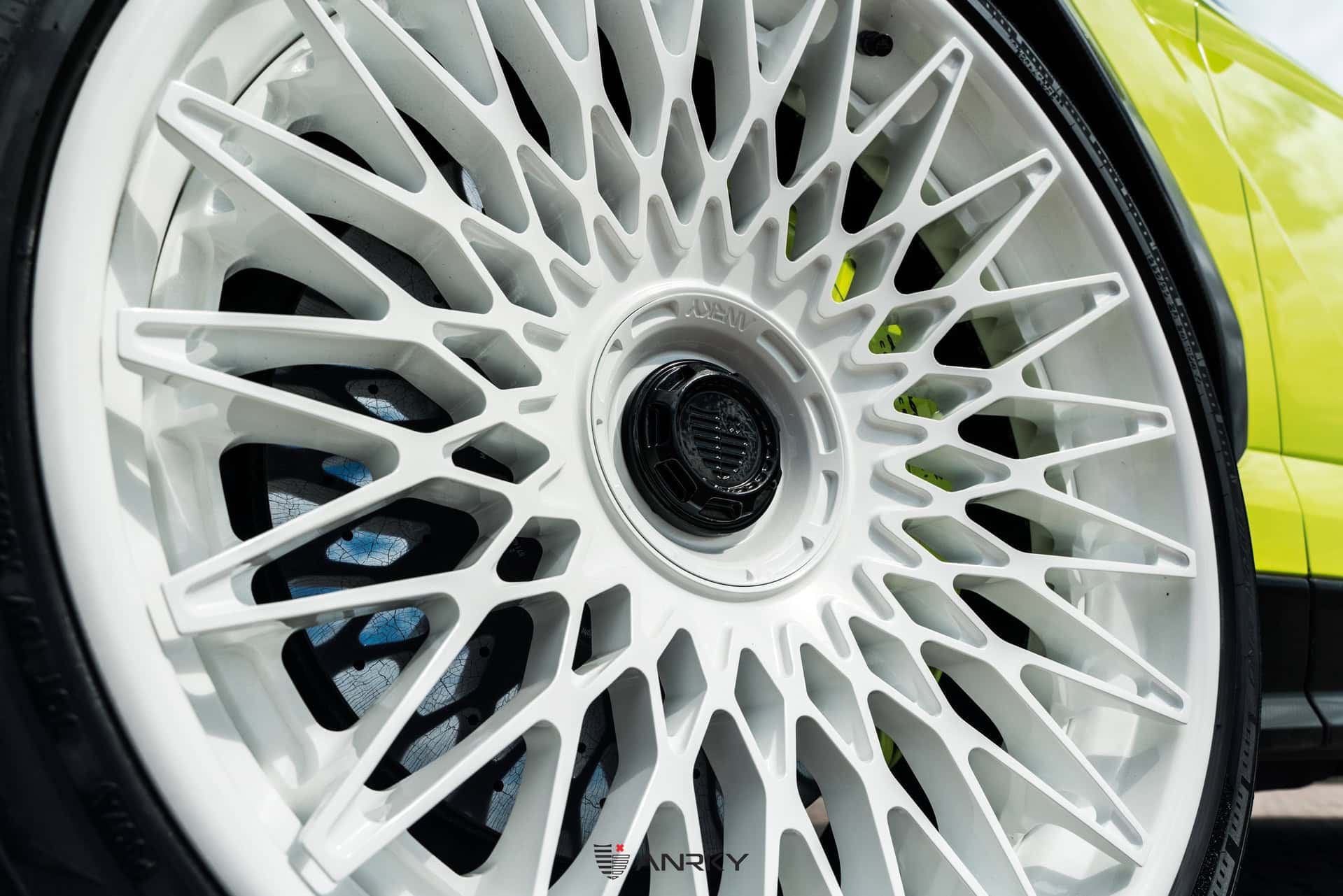 Photo 38 of Lamborghini Urus Performante | | on ANRKY AN20 | Gloss White