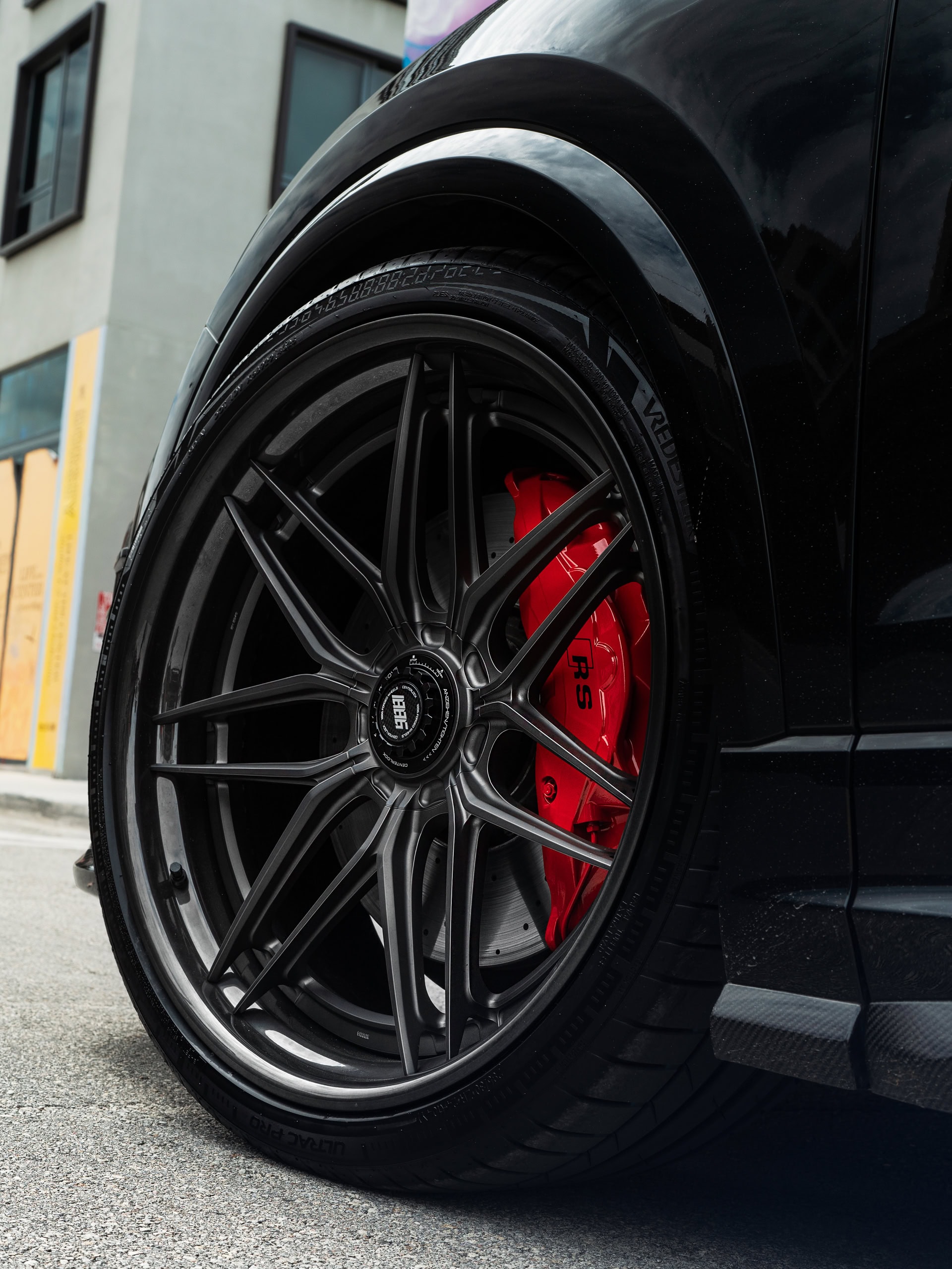 Audi RSQ8 on 1886 wheels