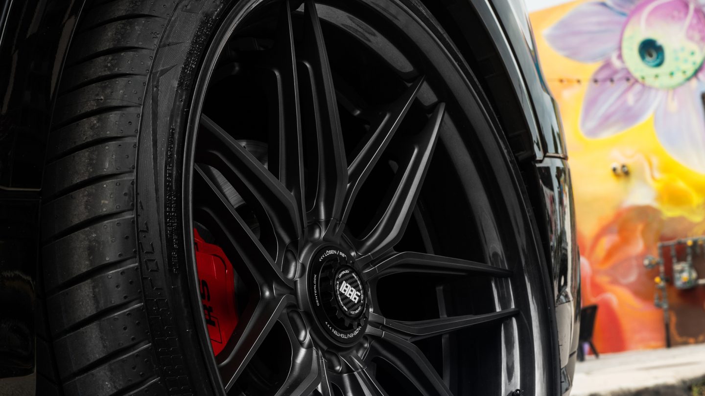 Audi RSQ8 on 1886 wheels