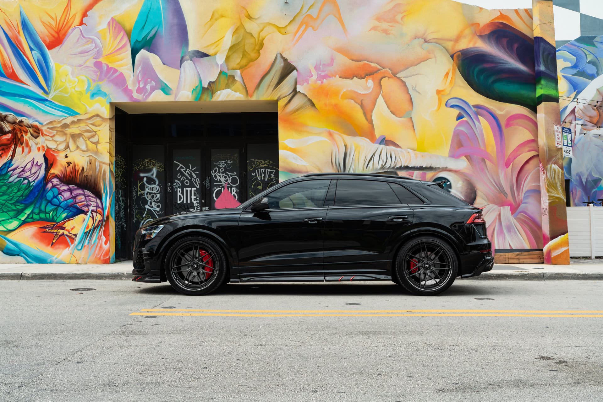Audi RSQ8 on 1886 wheels