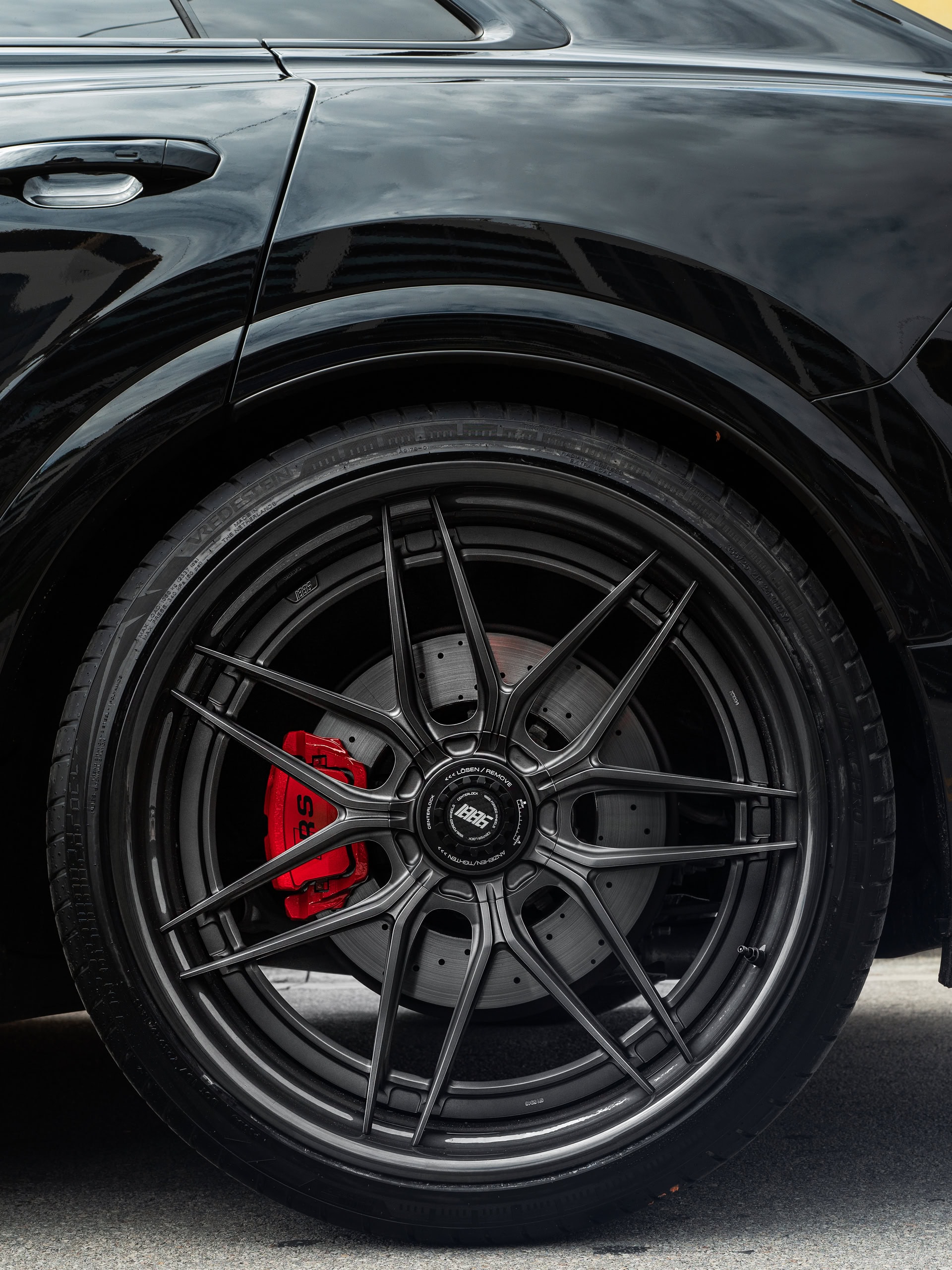 Audi RSQ8 on 1886 wheels