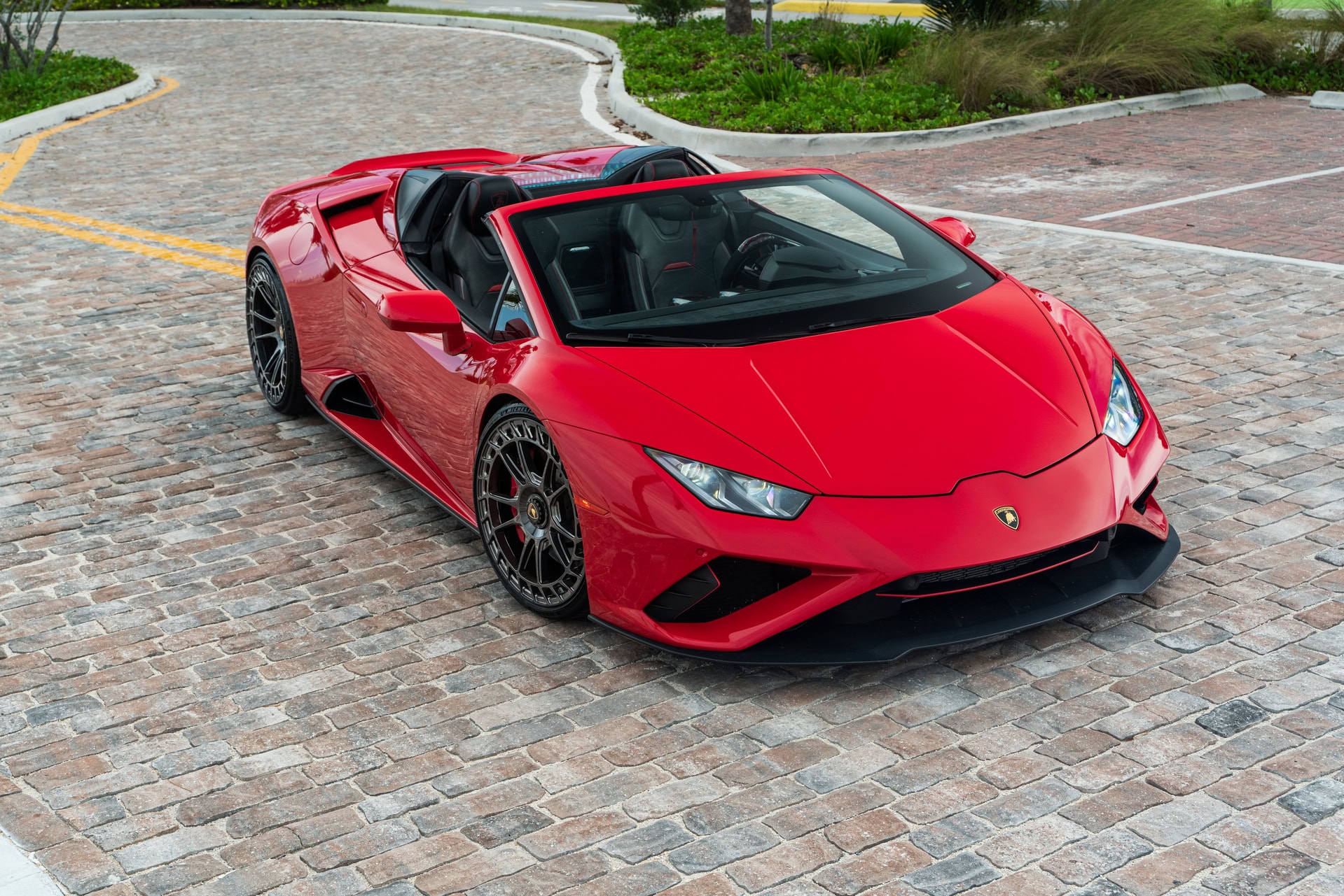 Lamborghini Huracan EVO on Avant Garde Wheels.