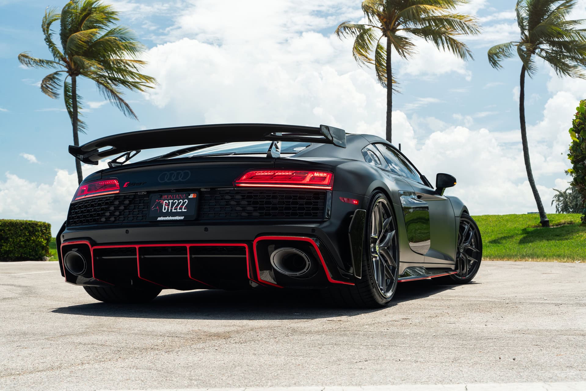 Audi R8 on HRE HX101 Carbon