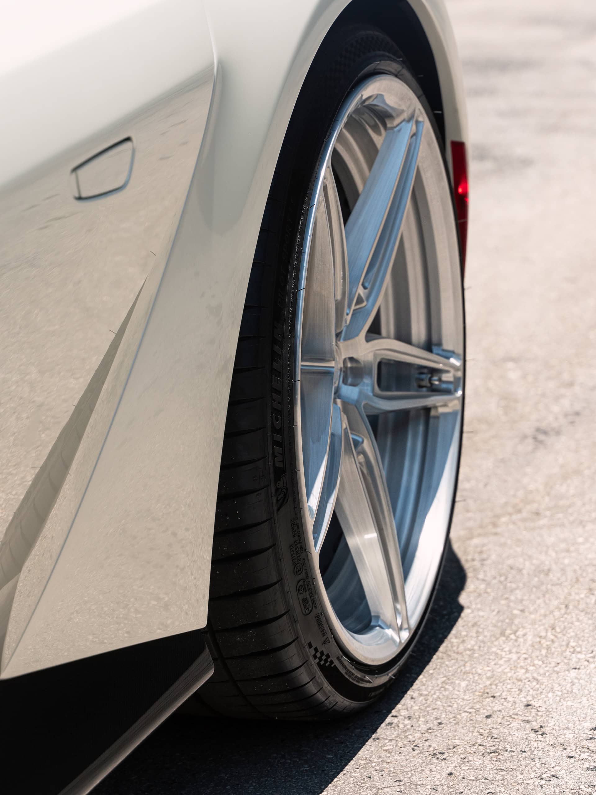 Photo 24 of Ferrari 12 Cilindri | Bianco Avus | on ANRKY AN27 | Brushed Clear