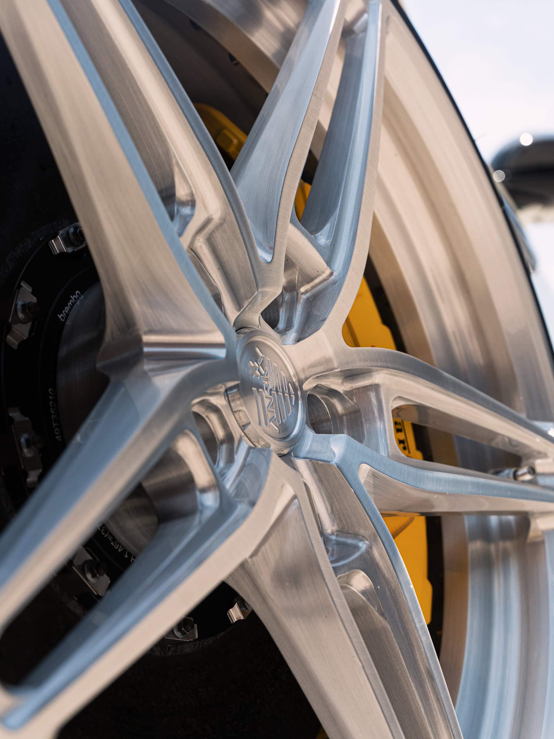 Photo 25 of Ferrari 12 Cilindri | Bianco Avus | on ANRKY AN27 | Brushed Clear