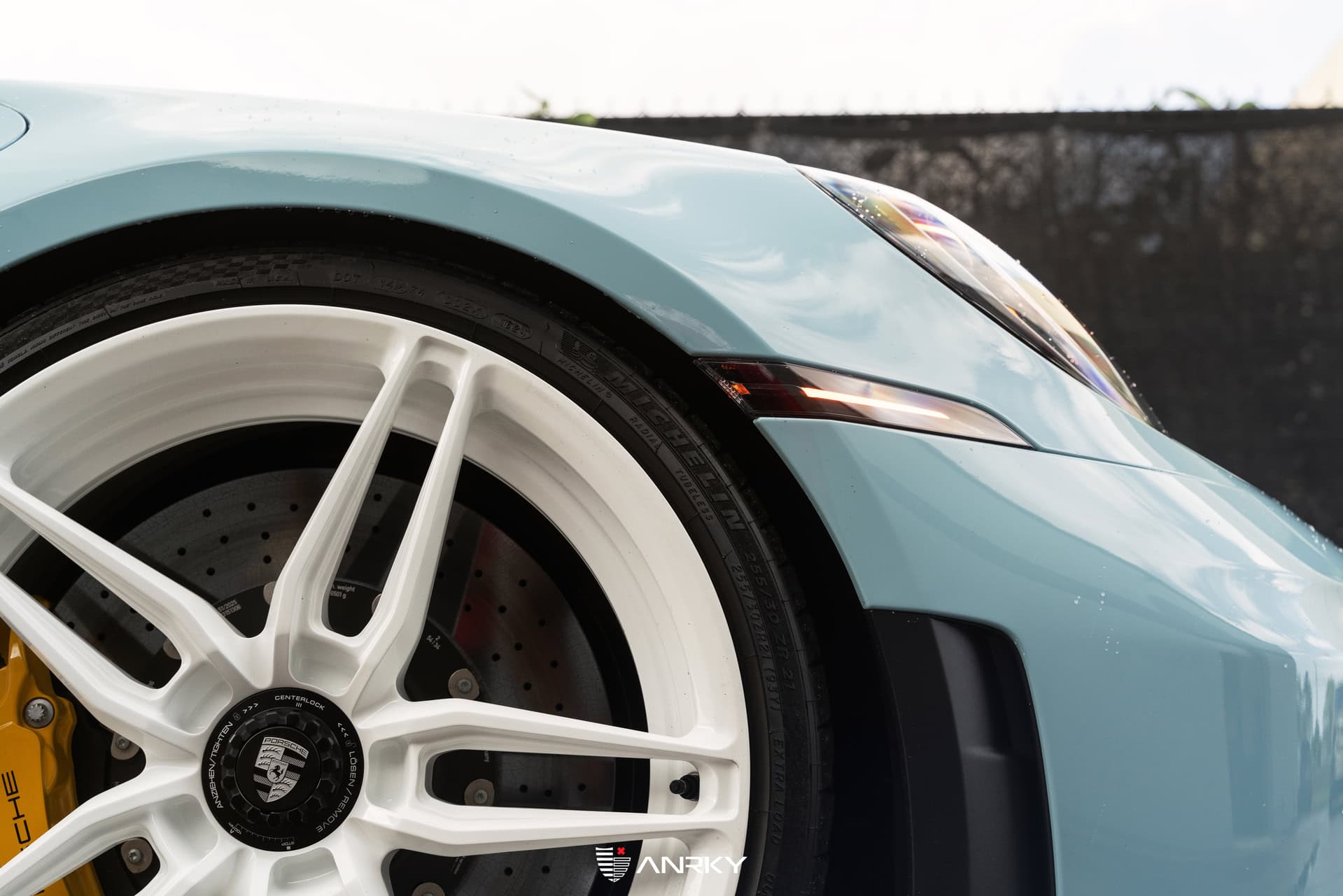 Porsche 992 GT3 Touring – AN27 SeriesTWO