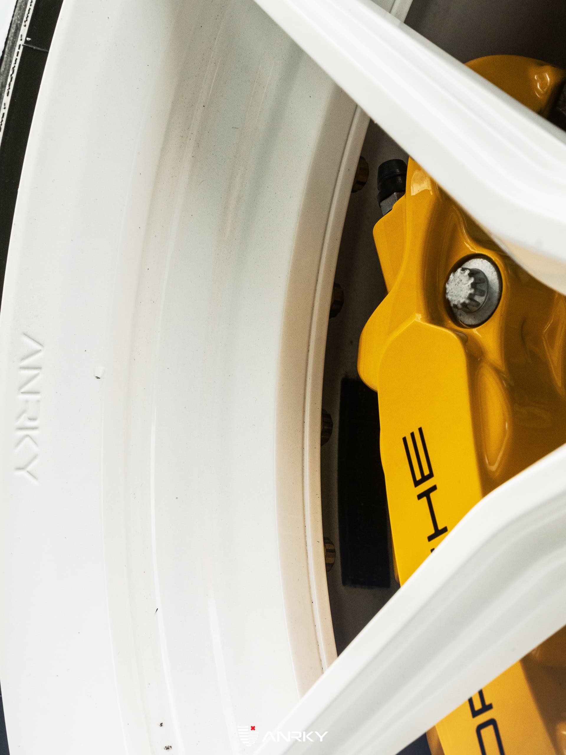 Porsche 992 GT3 Touring – AN27 SeriesTWO