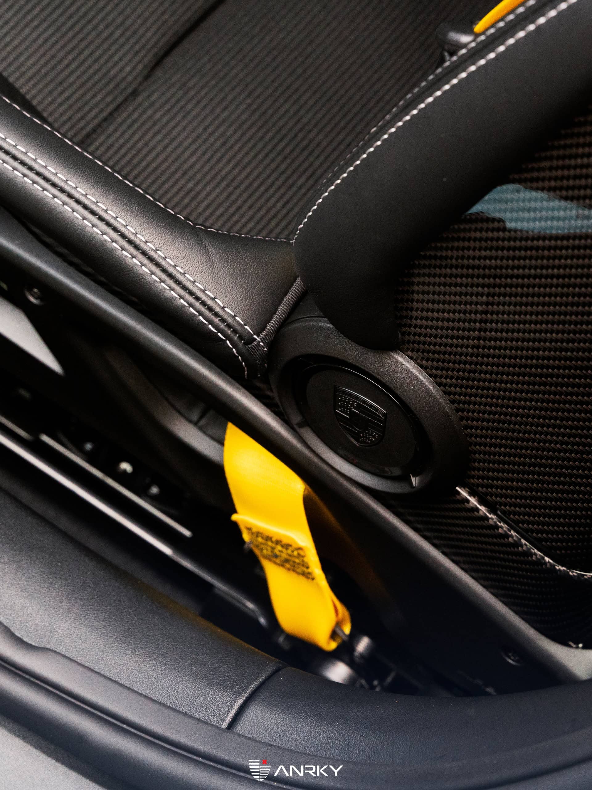 Porsche 992 GT3 Touring – AN27 SeriesTWO