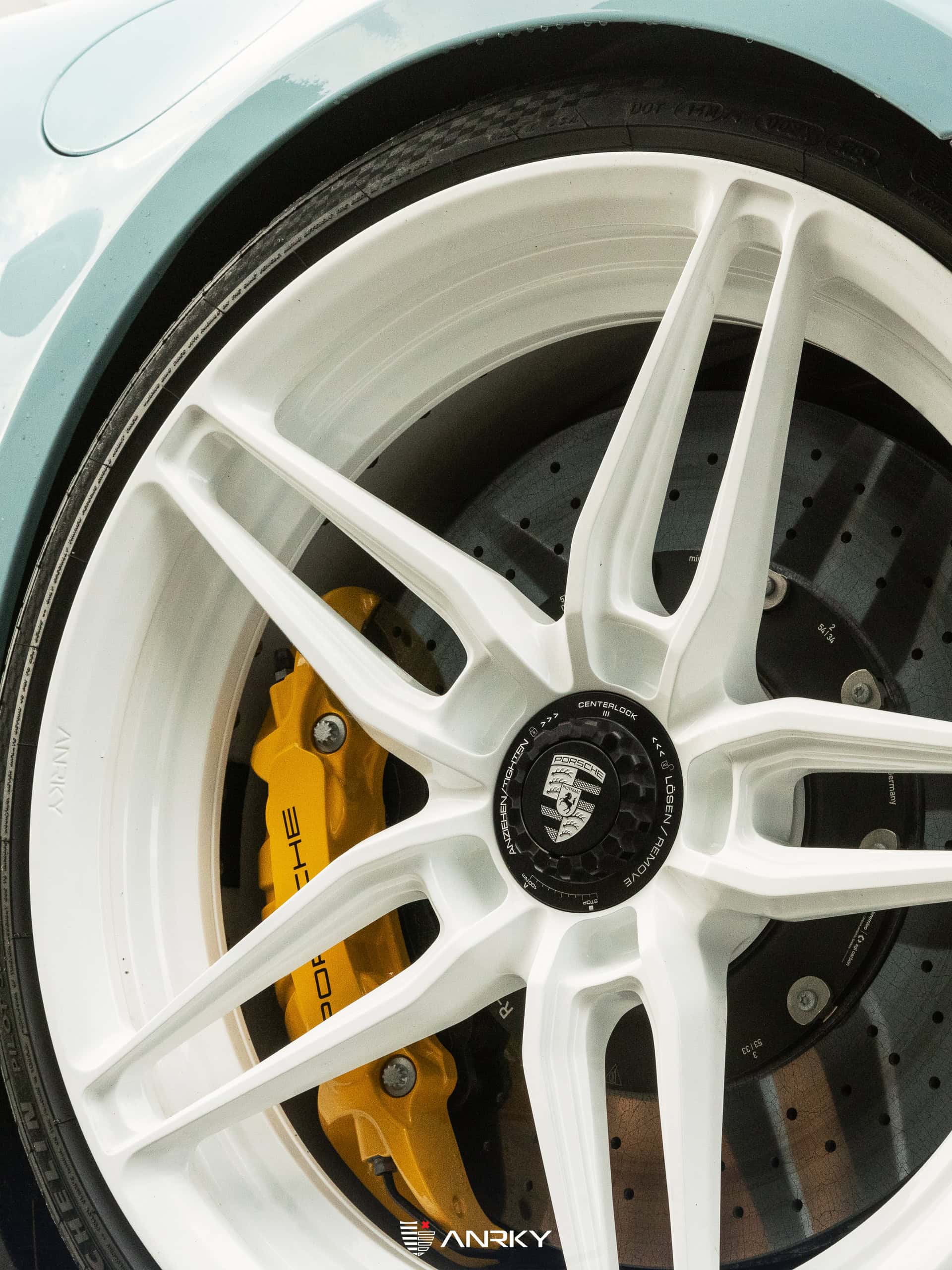 Porsche 992 GT3 Touring – AN27 SeriesTWO