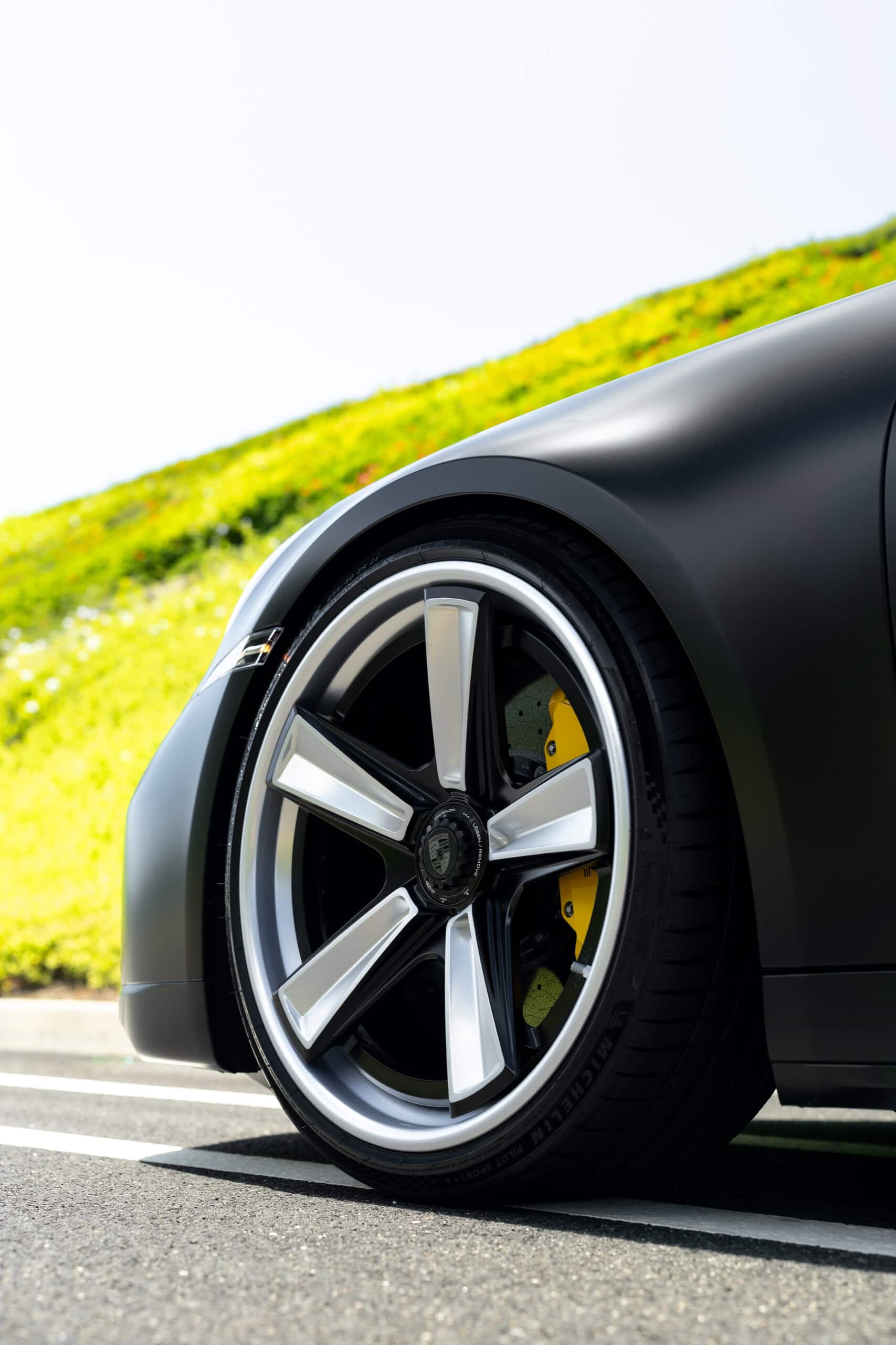 Porsche 992.2 Turbo on Anrky FU-5 