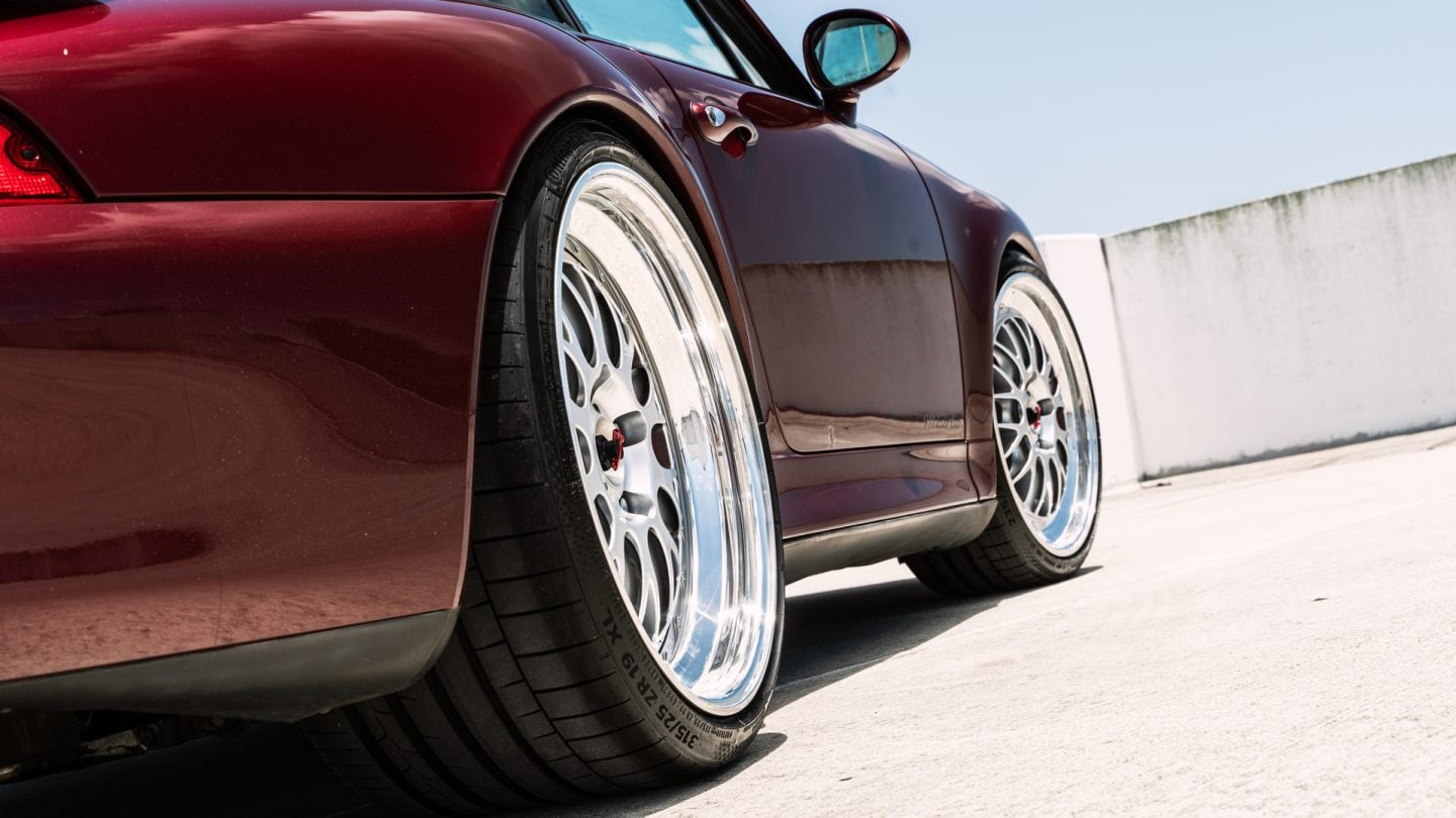 Porsche 993 Turbo on BBS E89