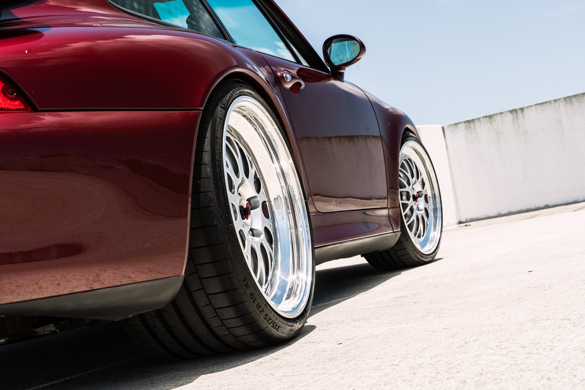 Porsche 993 Turbo on BBS E89