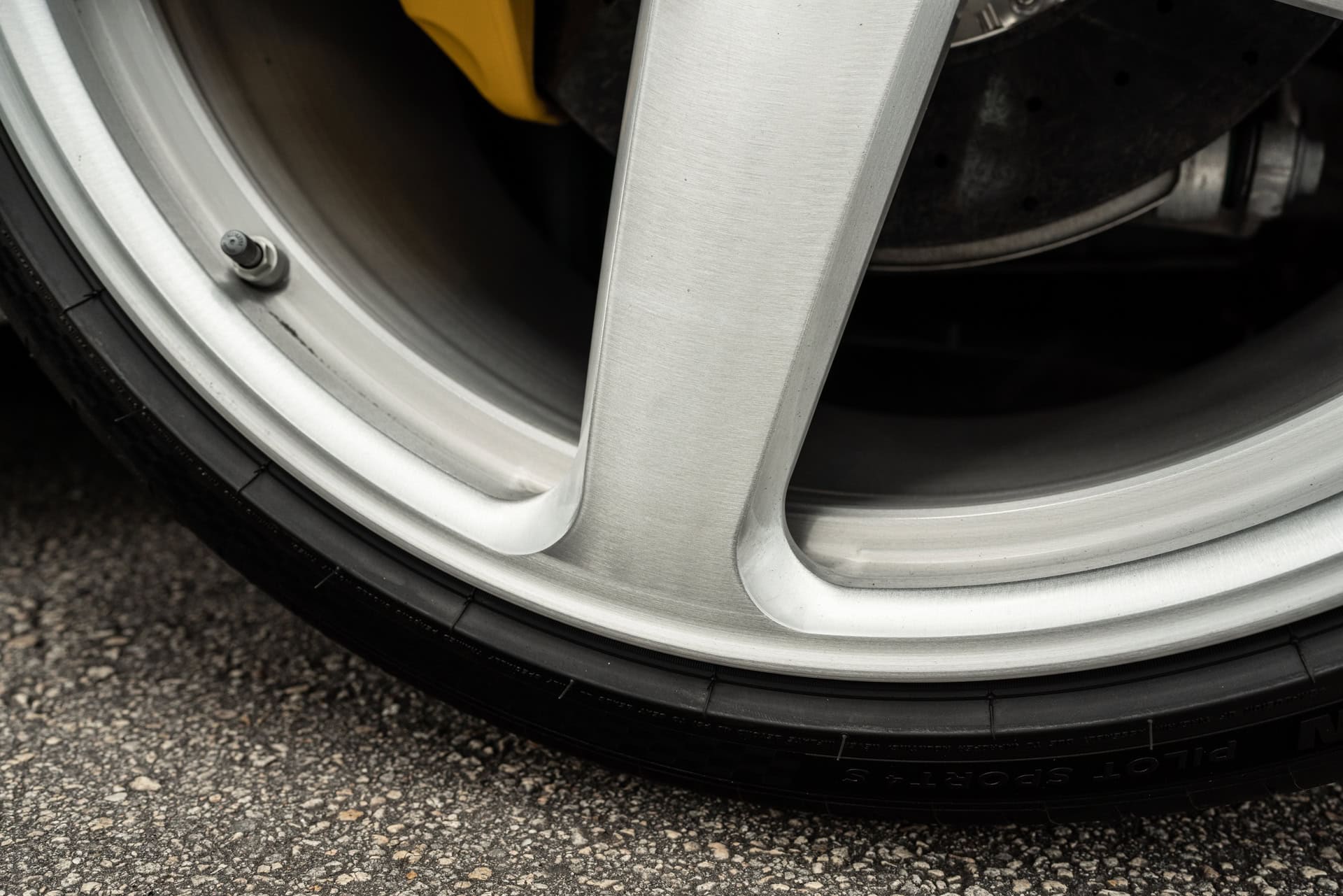 Ferrari 488 Spider on HRE 527M