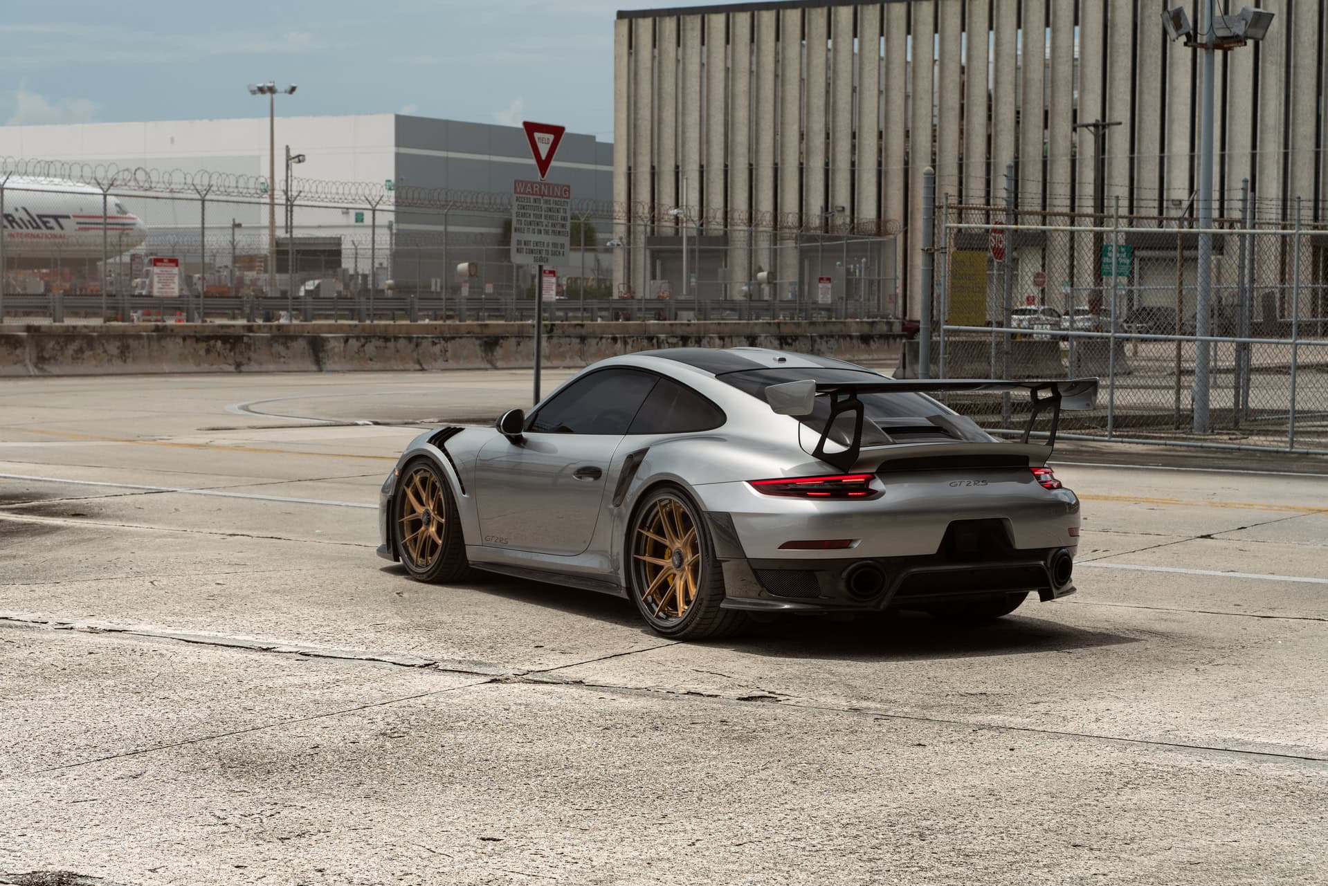 Porsche GT2RS on XR-301C carbon wheels from ANRKY