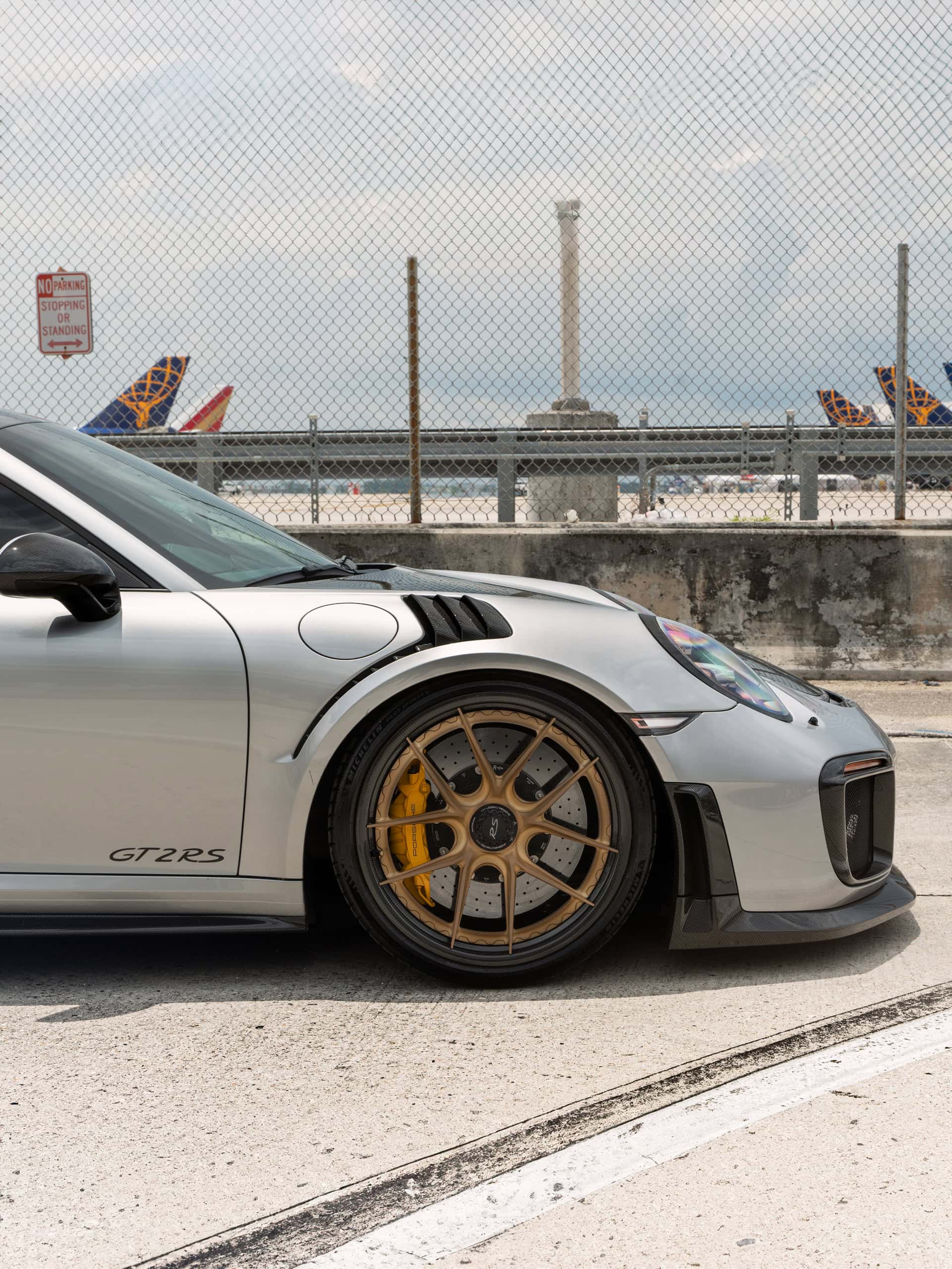 Porsche GT2RS on XR-301C carbon wheels from ANRKY
