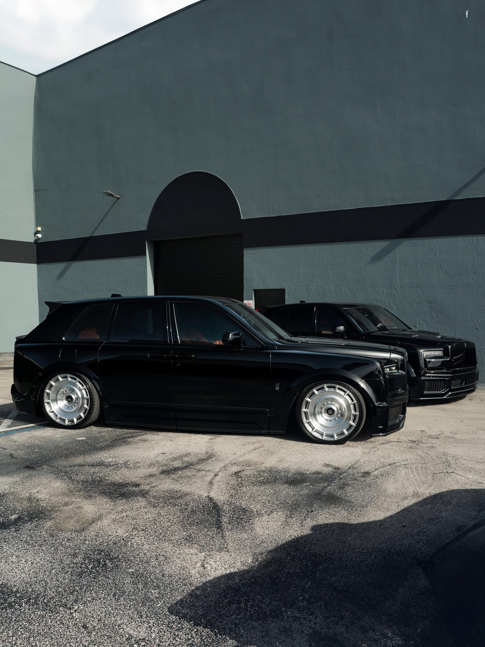 Rolls Royce Cullinan x2 on Urban Kits