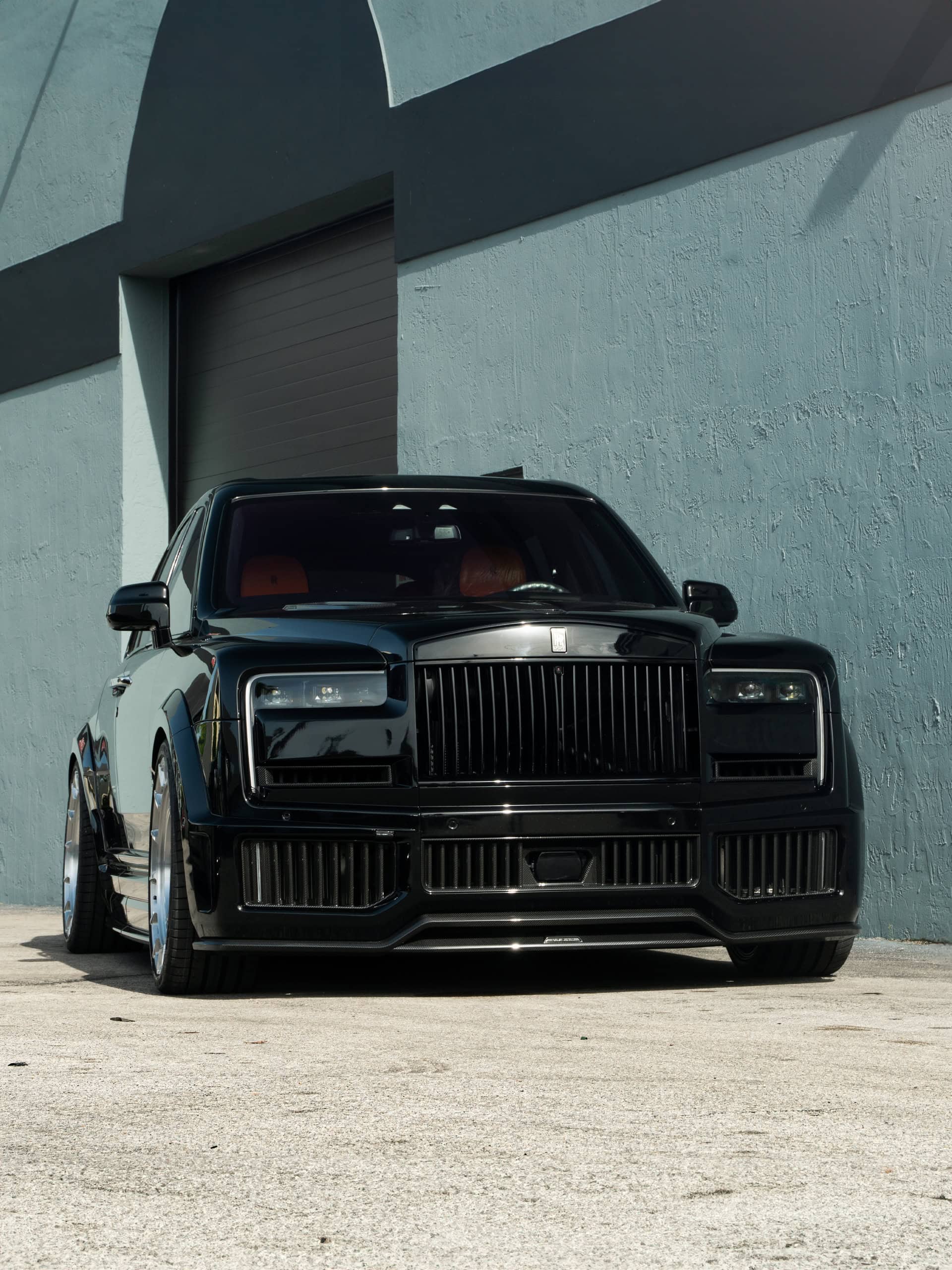 Rolls Royce Cullinan x2 on Urban Kits