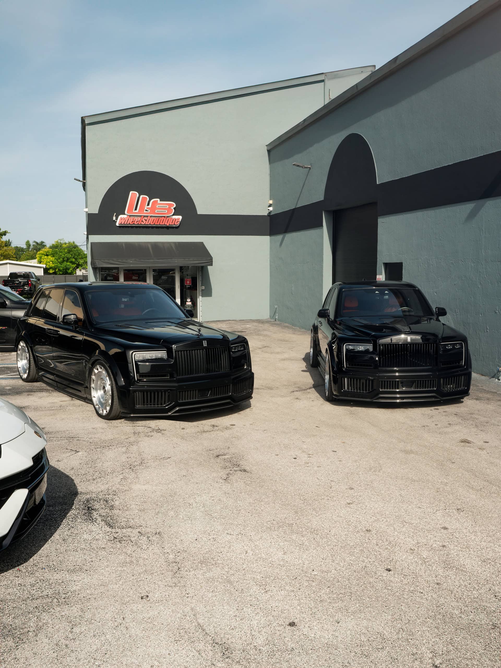 Rolls Royce Cullinan x2 on Urban Kits