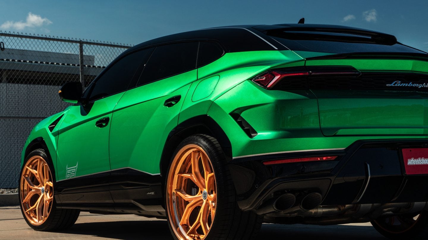 Lamborghini Urus SE on HRE S111SC