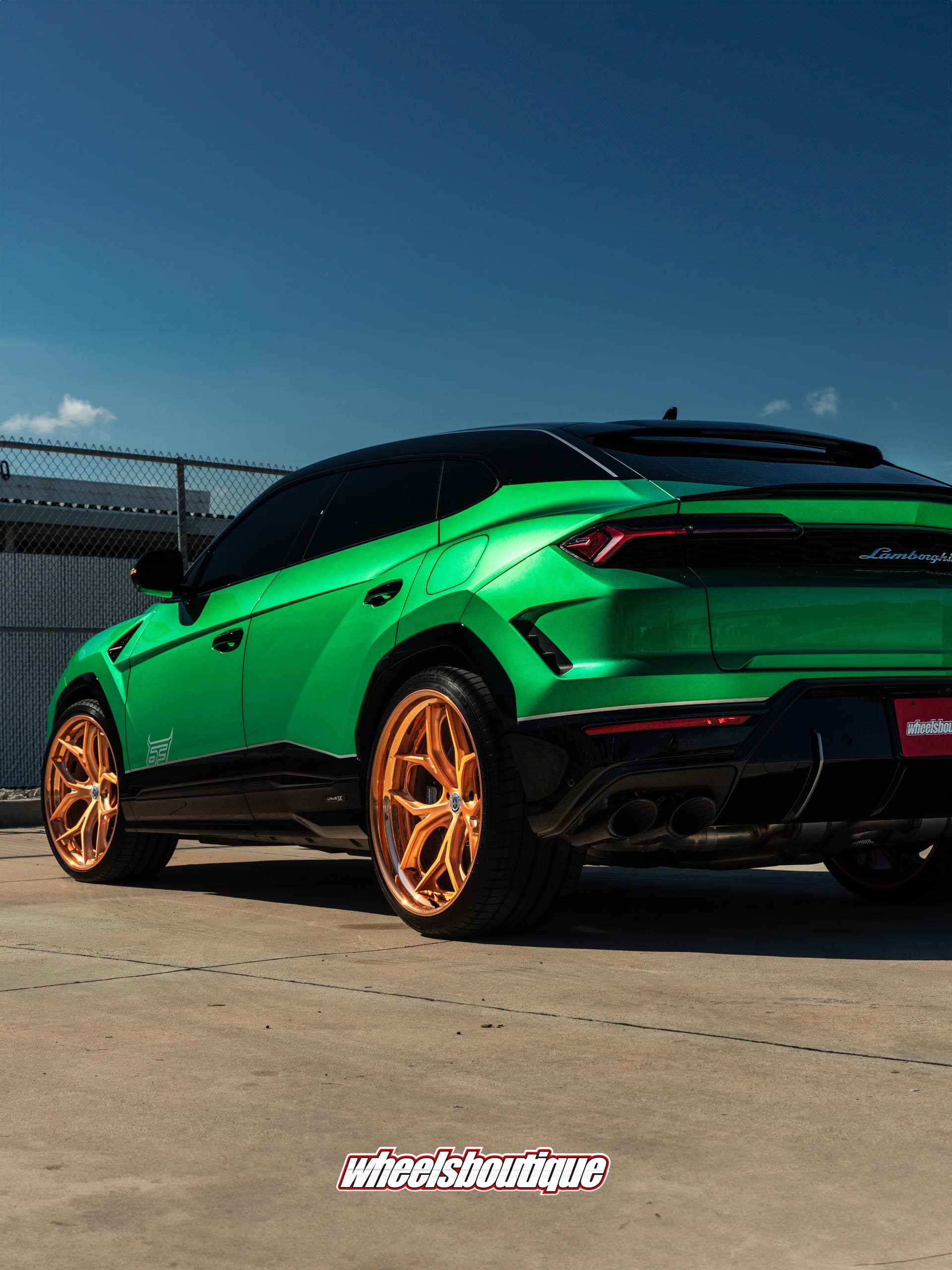 Lamborghini Urus SE on HRE S111SC