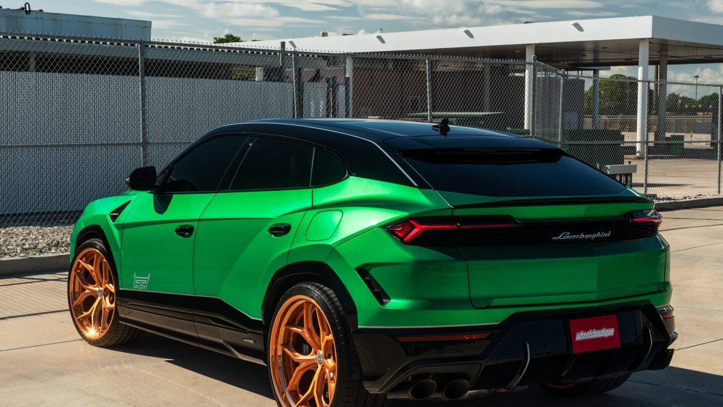 Lamborghini Urus SE on HRE S111SC