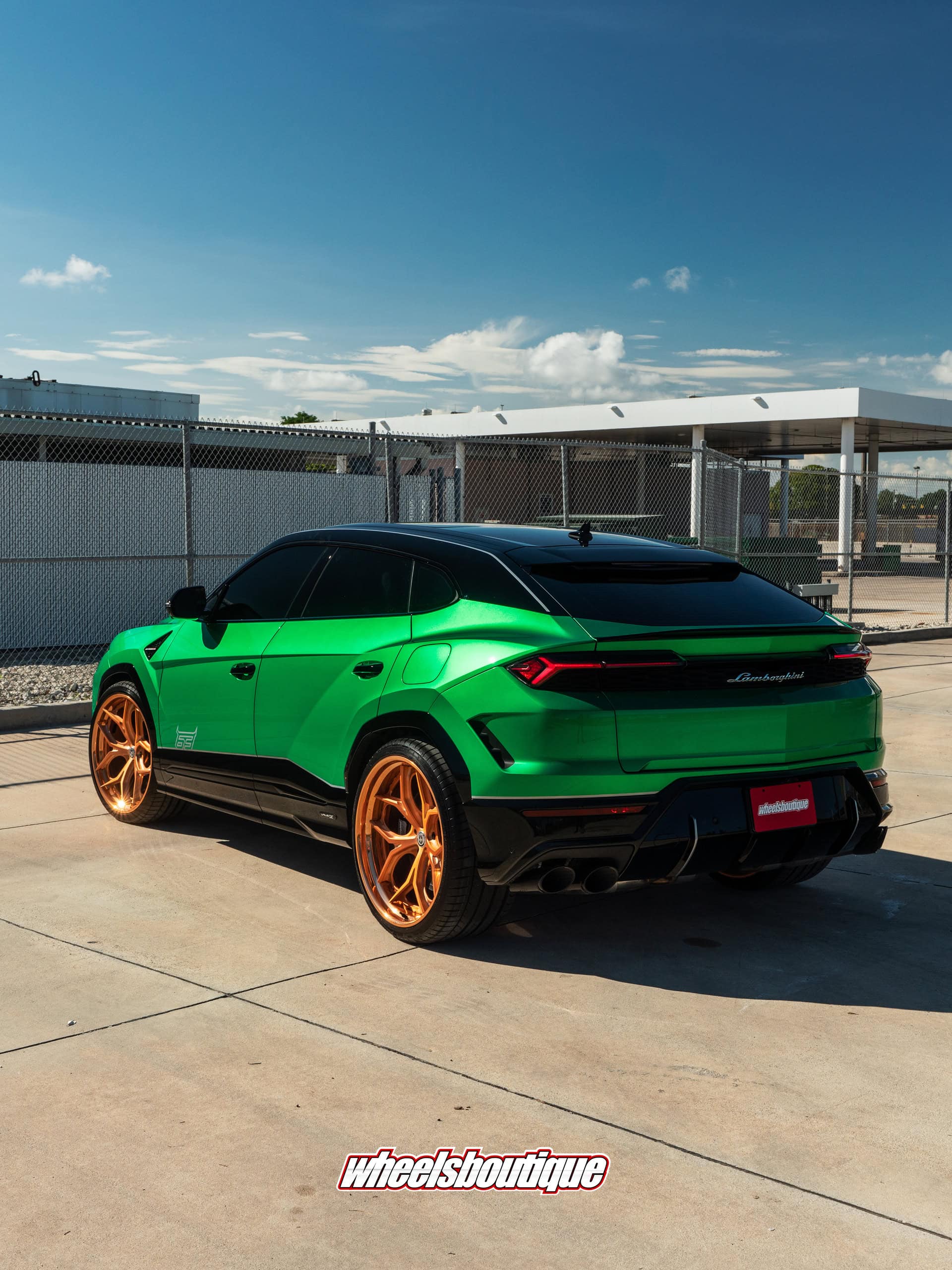 Lamborghini Urus SE on HRE S111SC