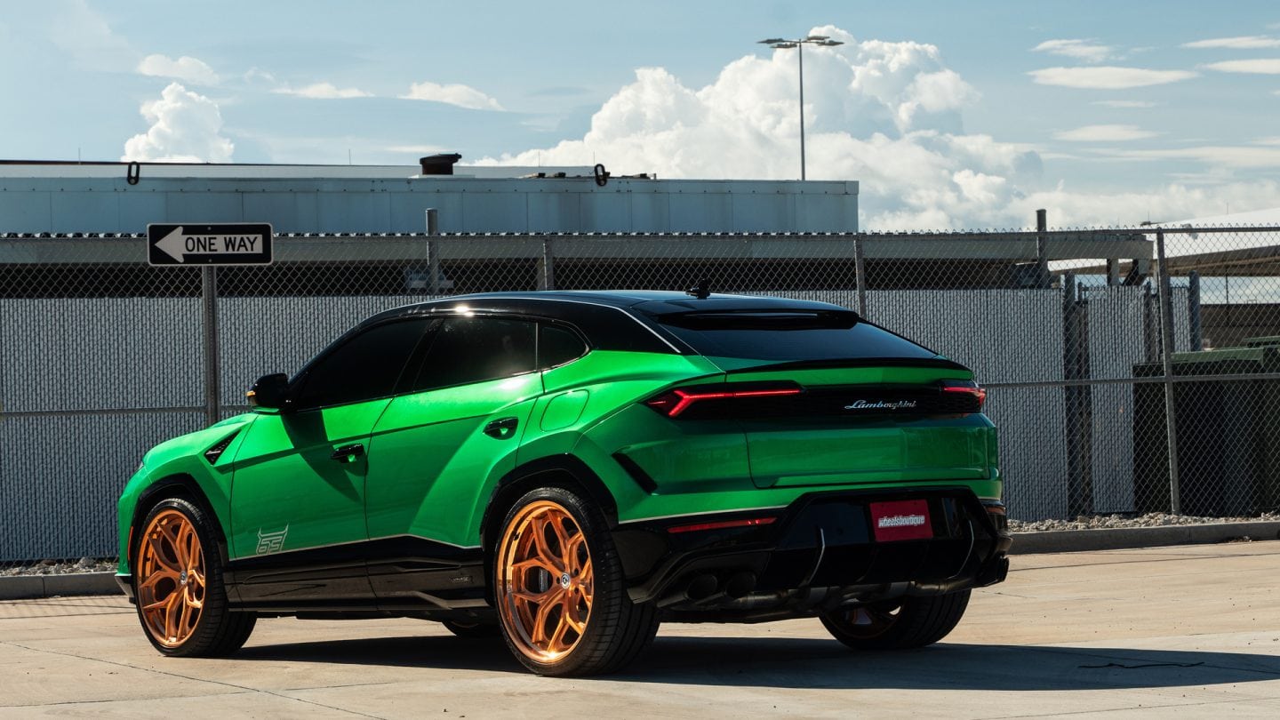 Lamborghini Urus SE on HRE S111SC