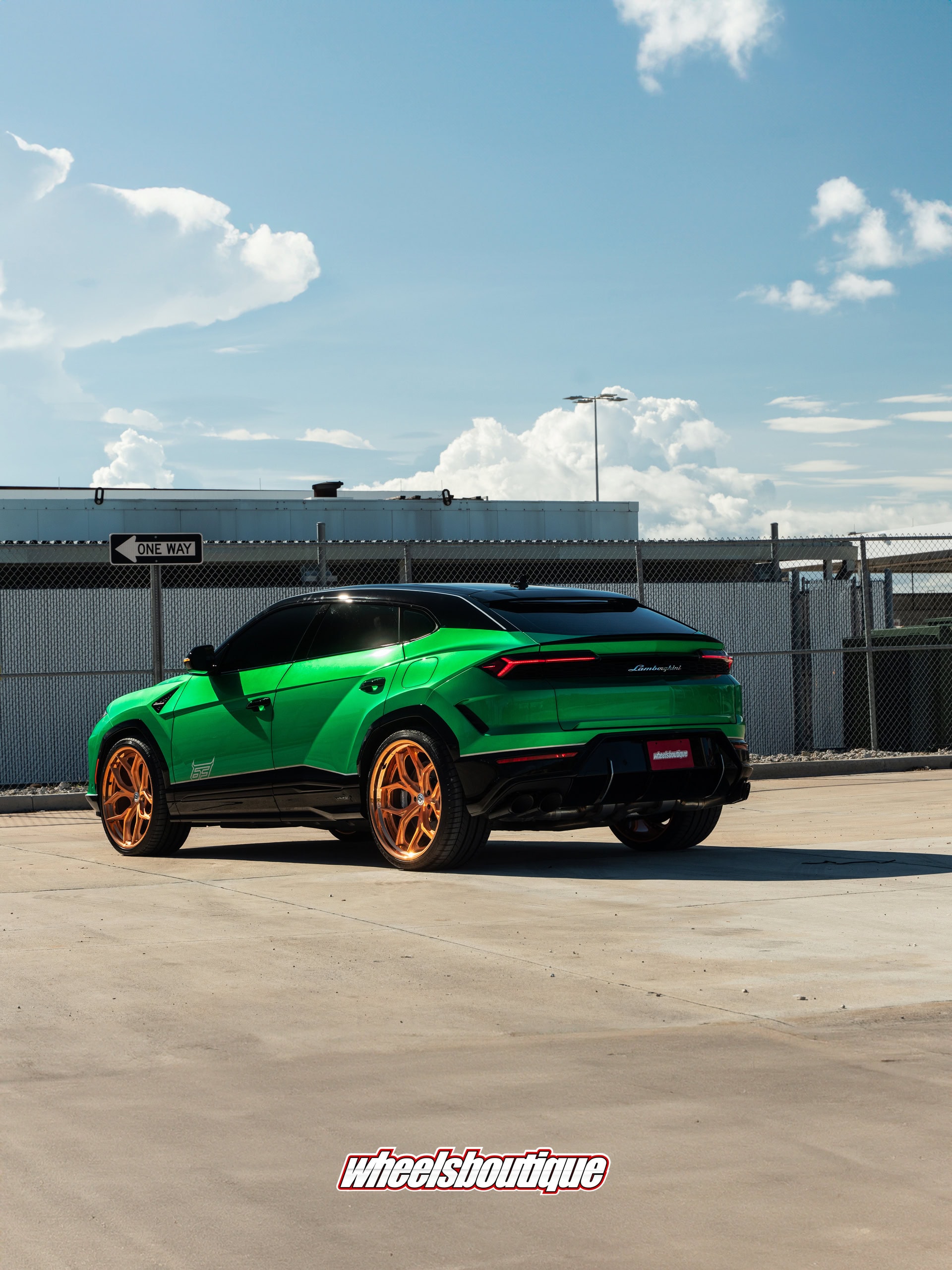 Lamborghini Urus SE on HRE S111SC